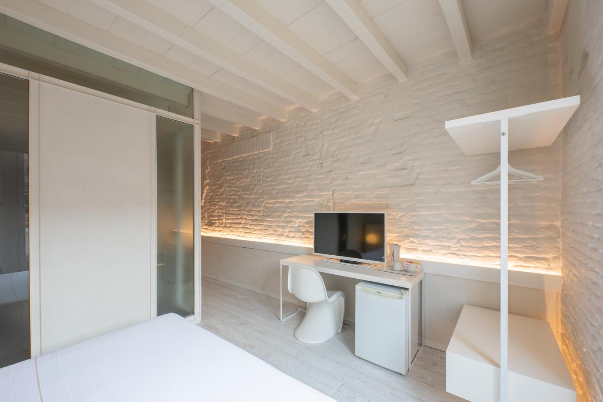Superior Double Room - Photo 9
