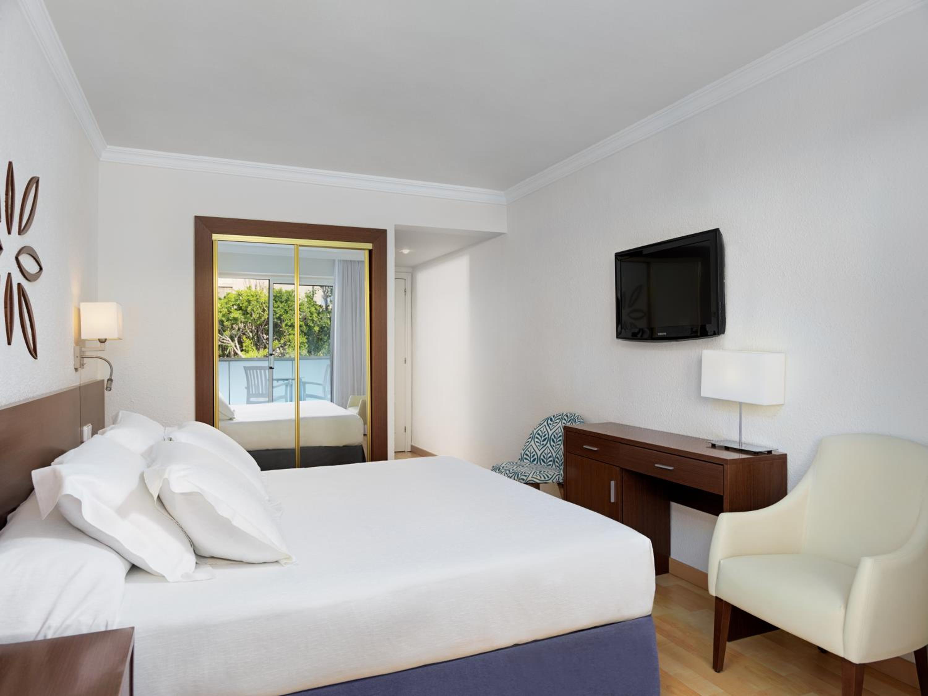 Double or Twin Room with Pool View (2 Adults) - Photo 3