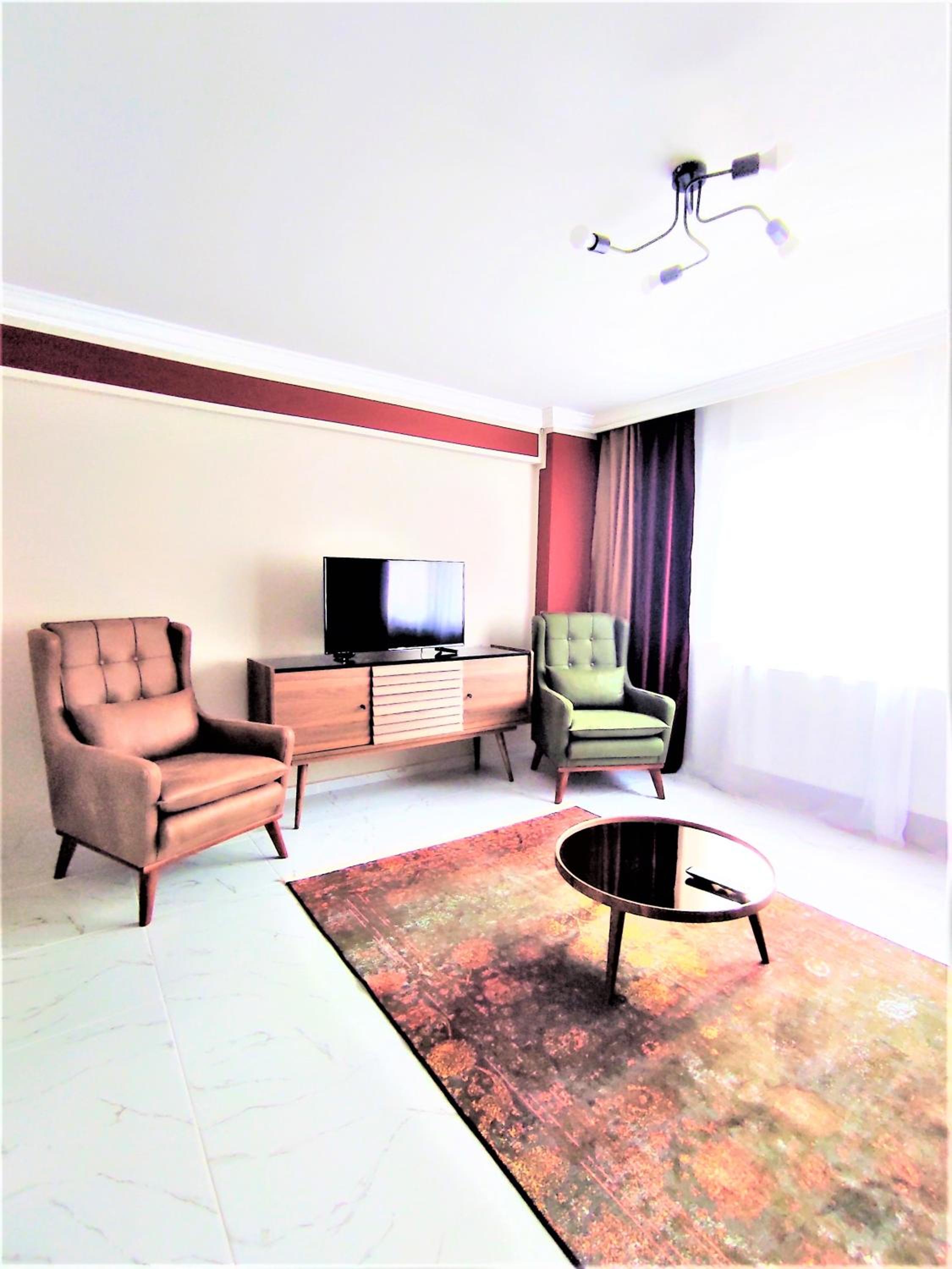 One-Bedroom Apartment photo 1