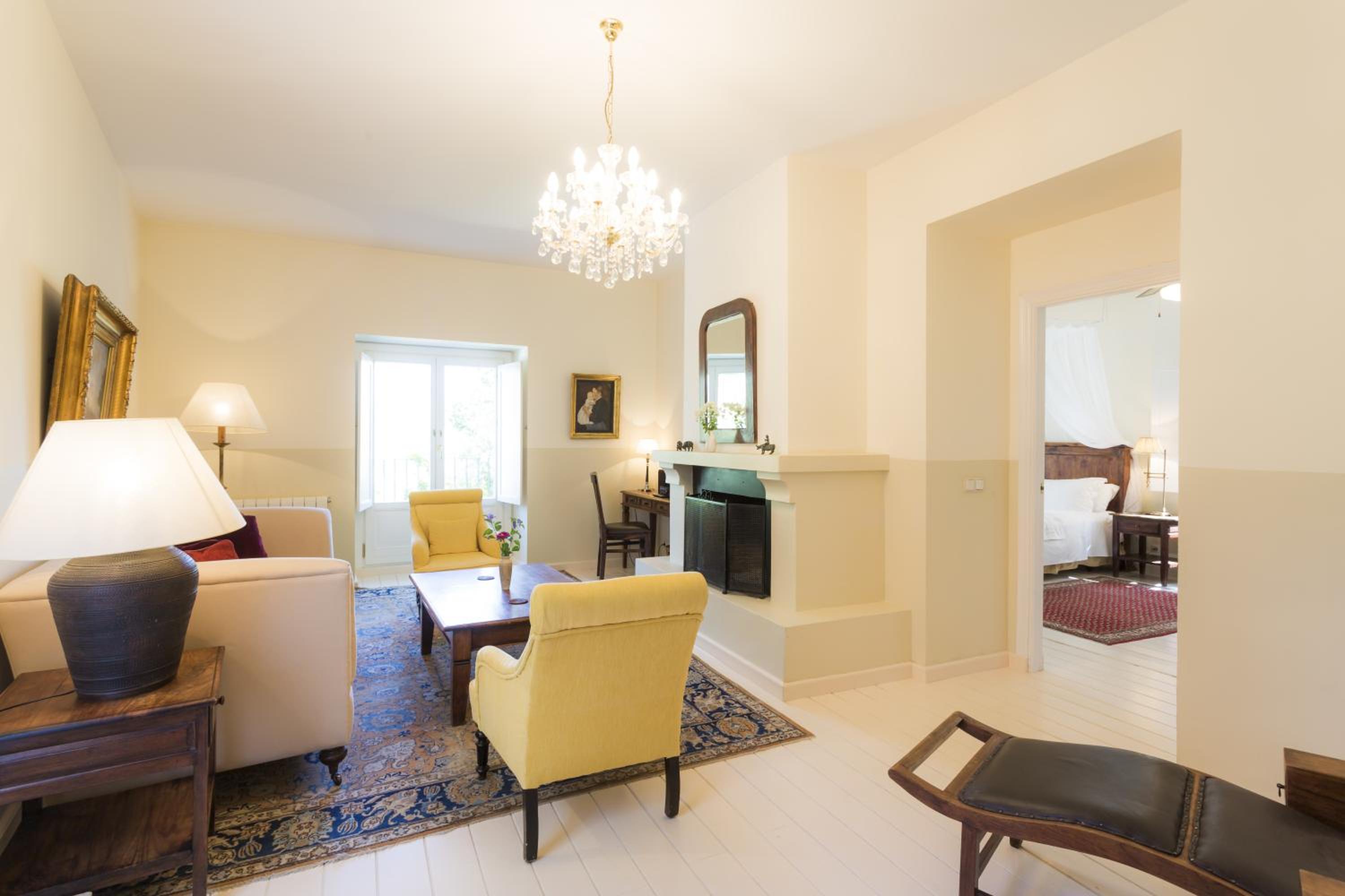 Deluxe Suite - Photo 12