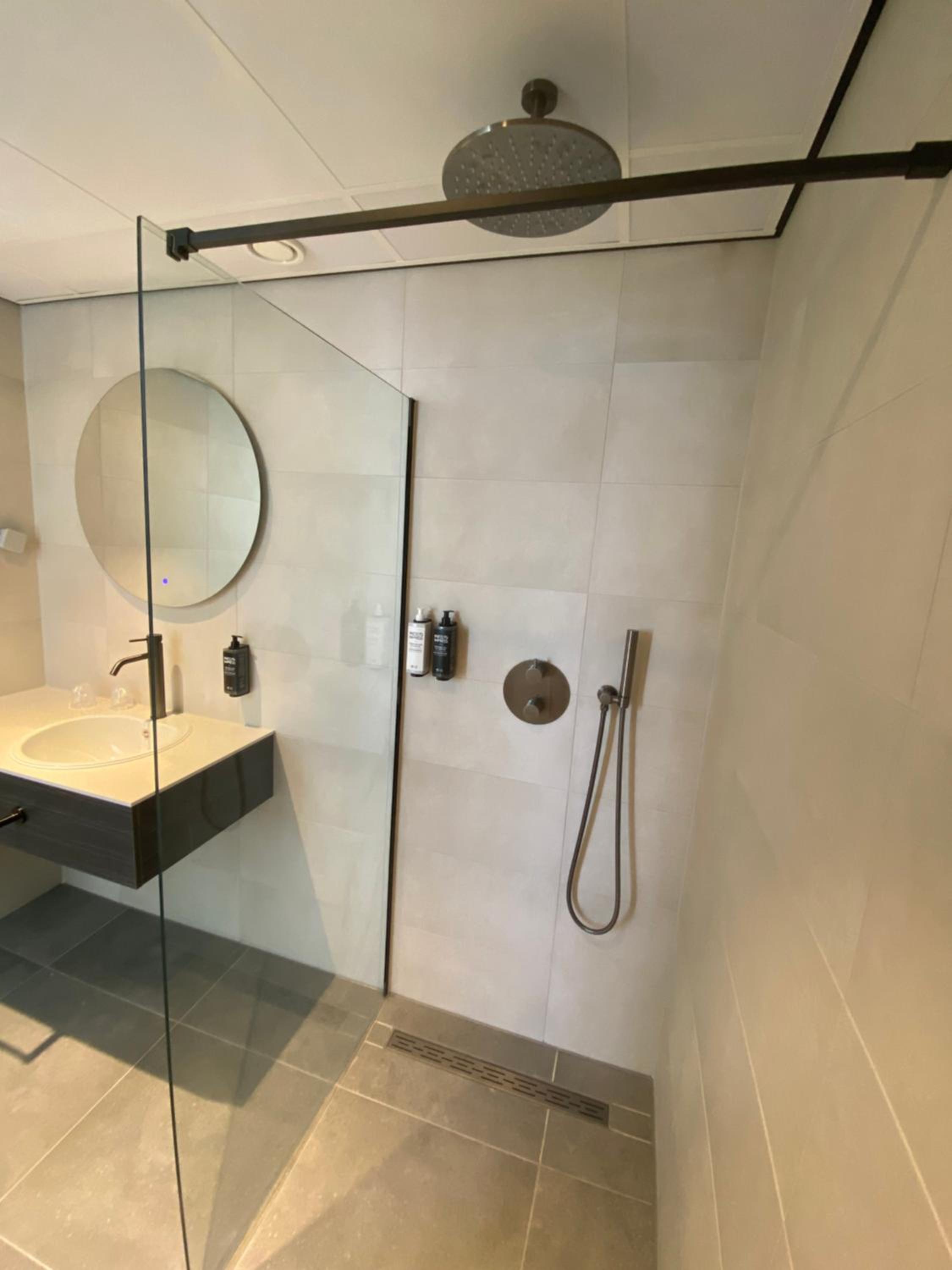 Deluxe Room with Balcony - Top Floor - Photo 13