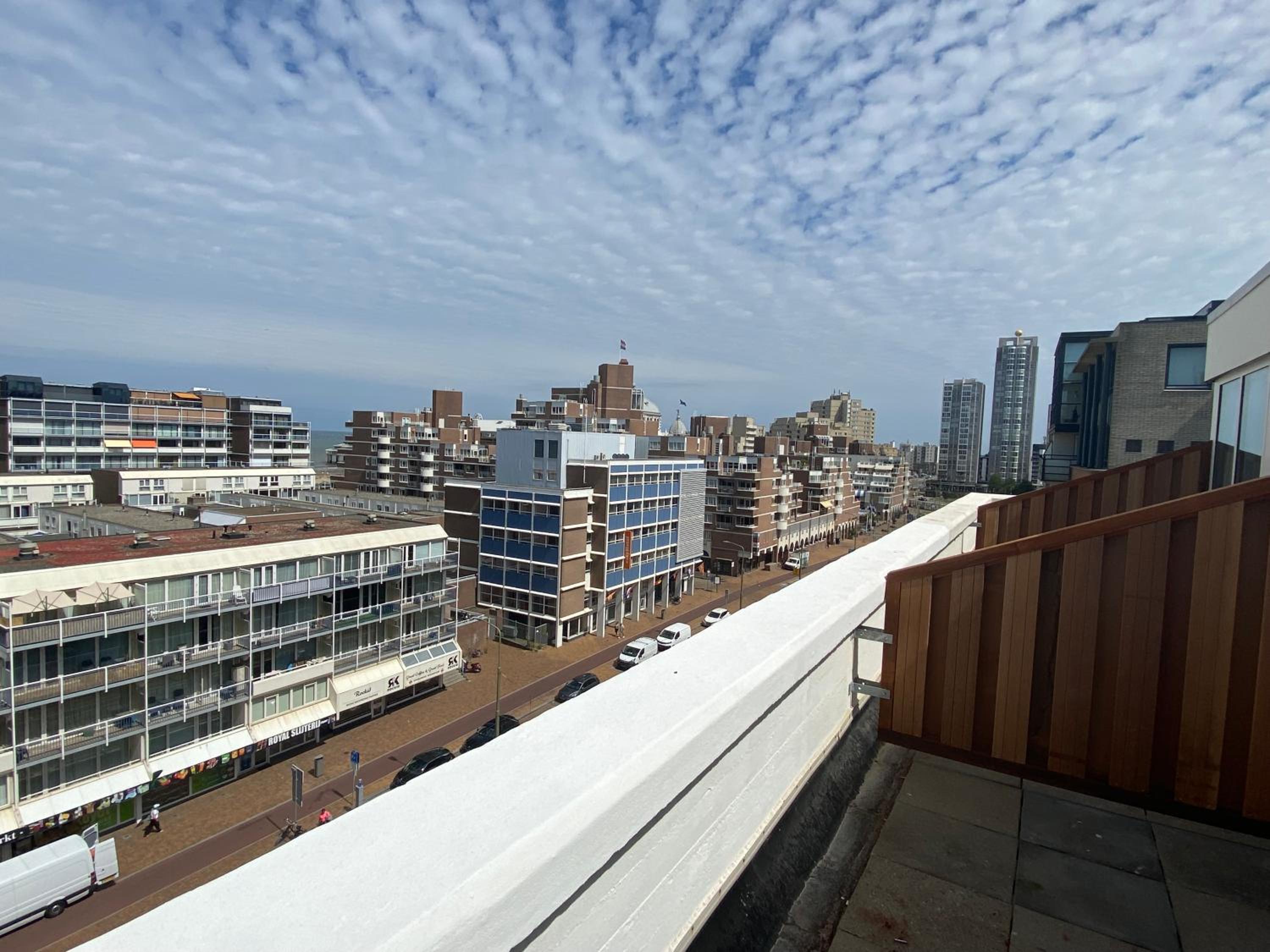 Deluxe Room with Balcony - Top Floor - Photo 15