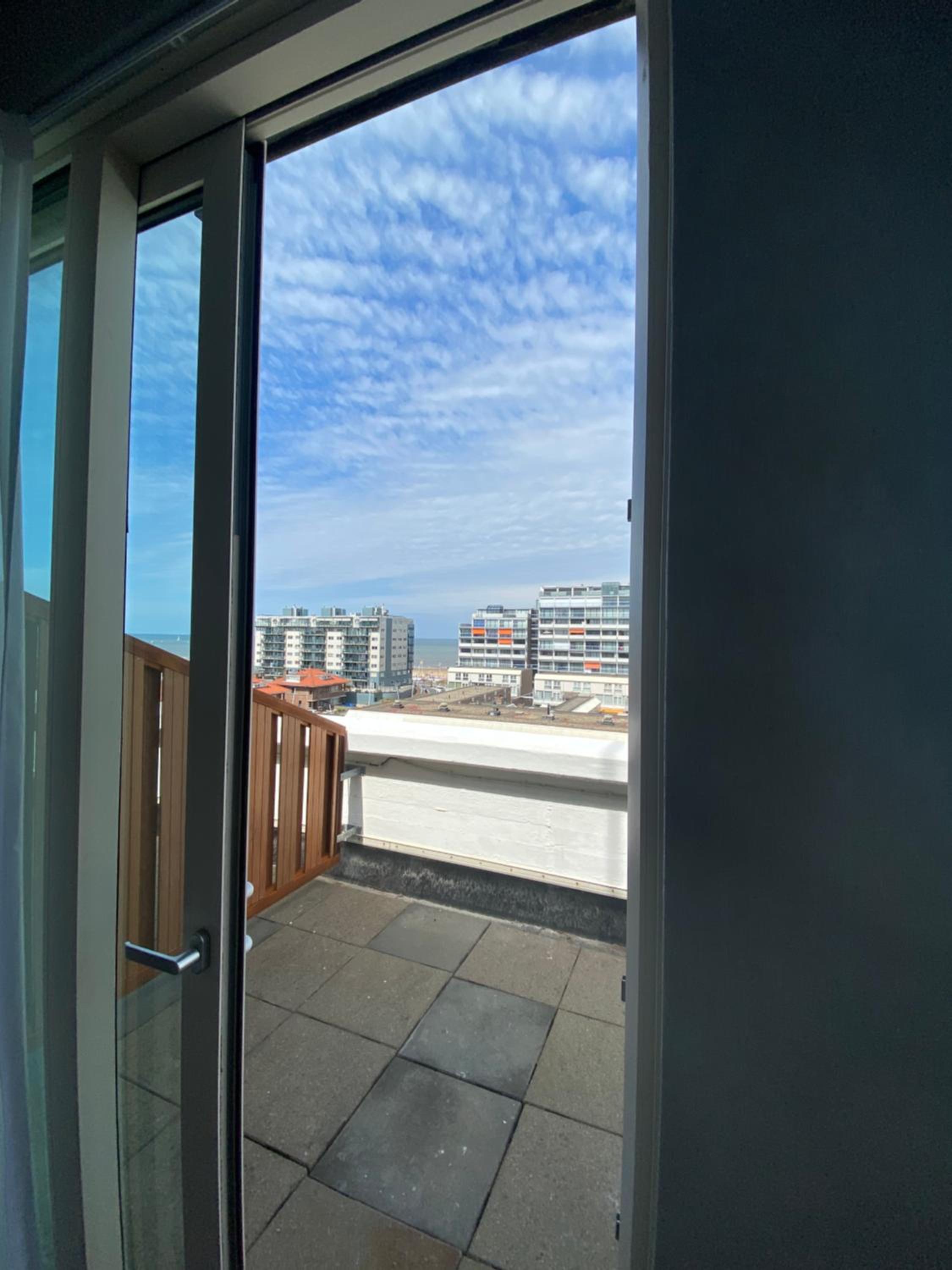 Deluxe Room with Balcony - Top Floor - Photo 16