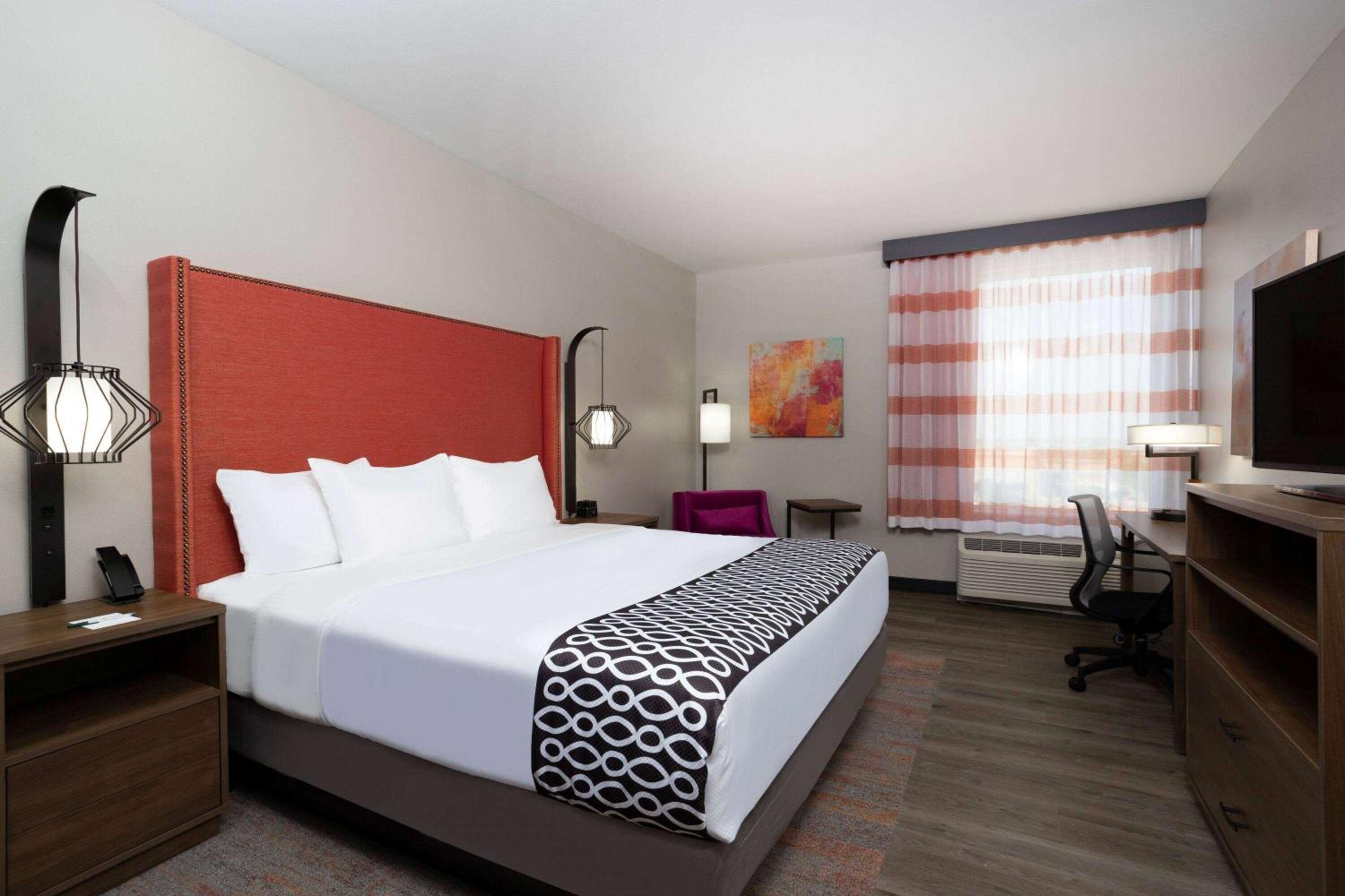 King Room - Non-Smoking - Photo 1