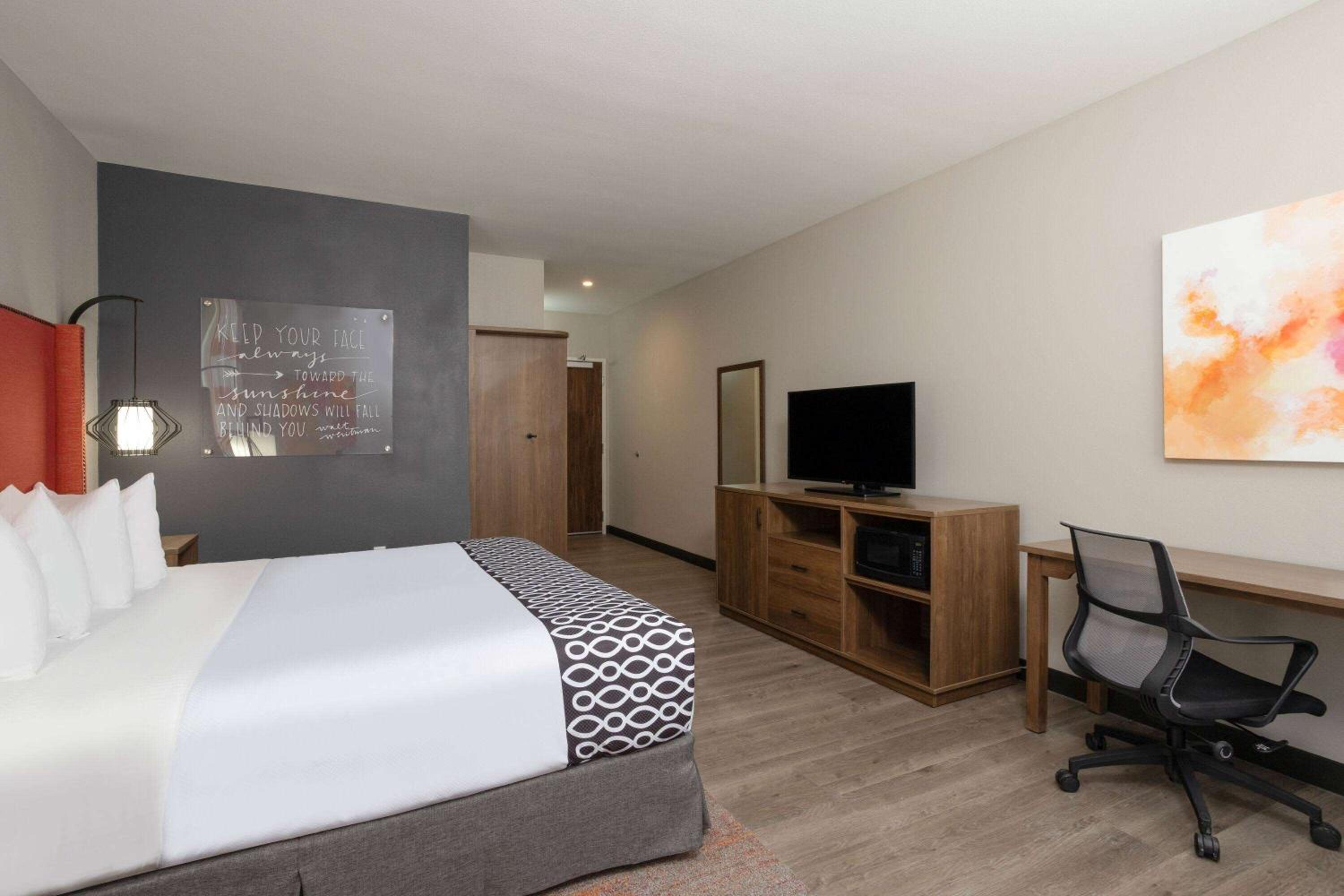 King Room - Non-Smoking - Photo 2