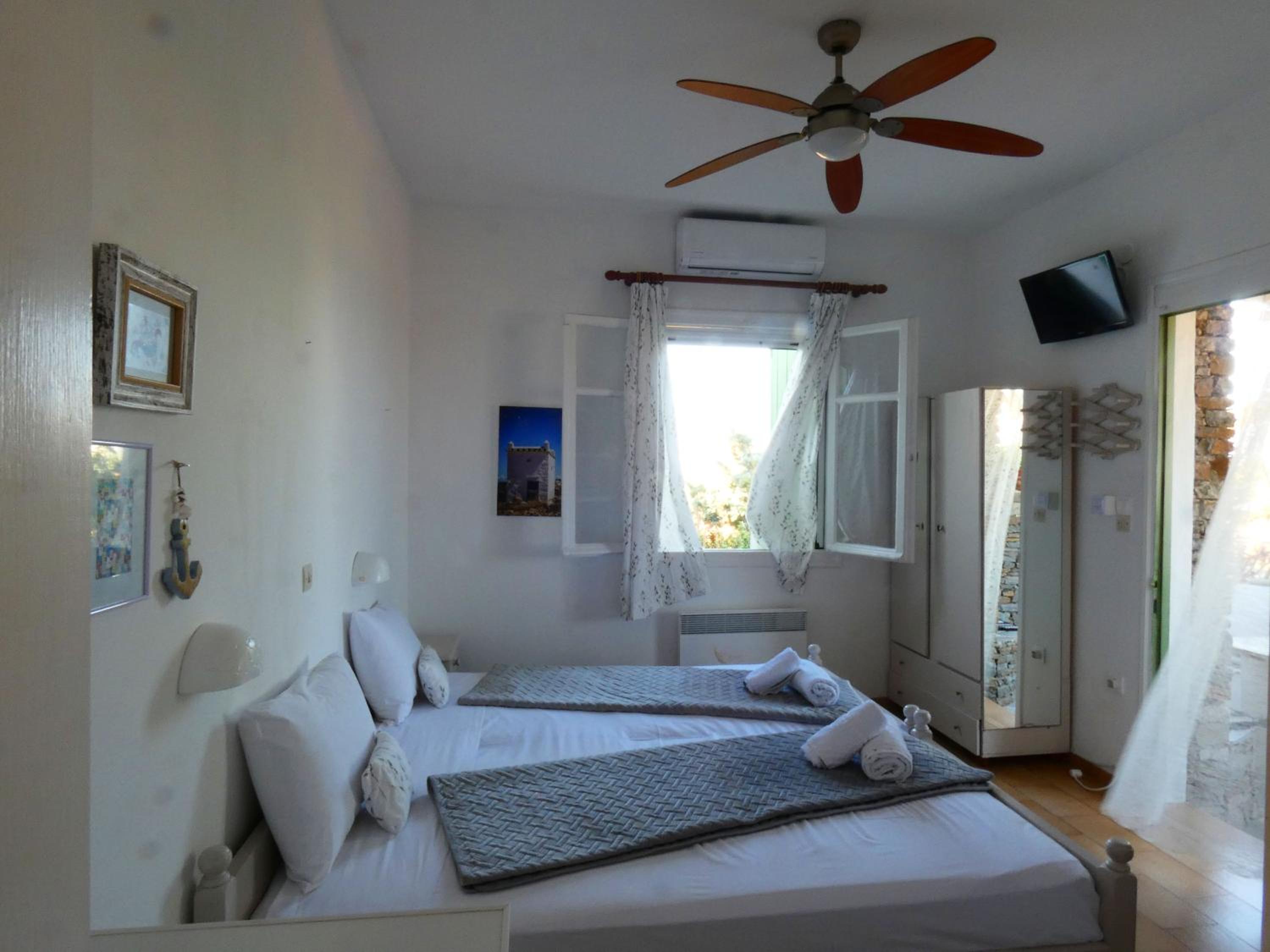 Habitación Doble o con Dos Camas con Vista Parcial al Mar