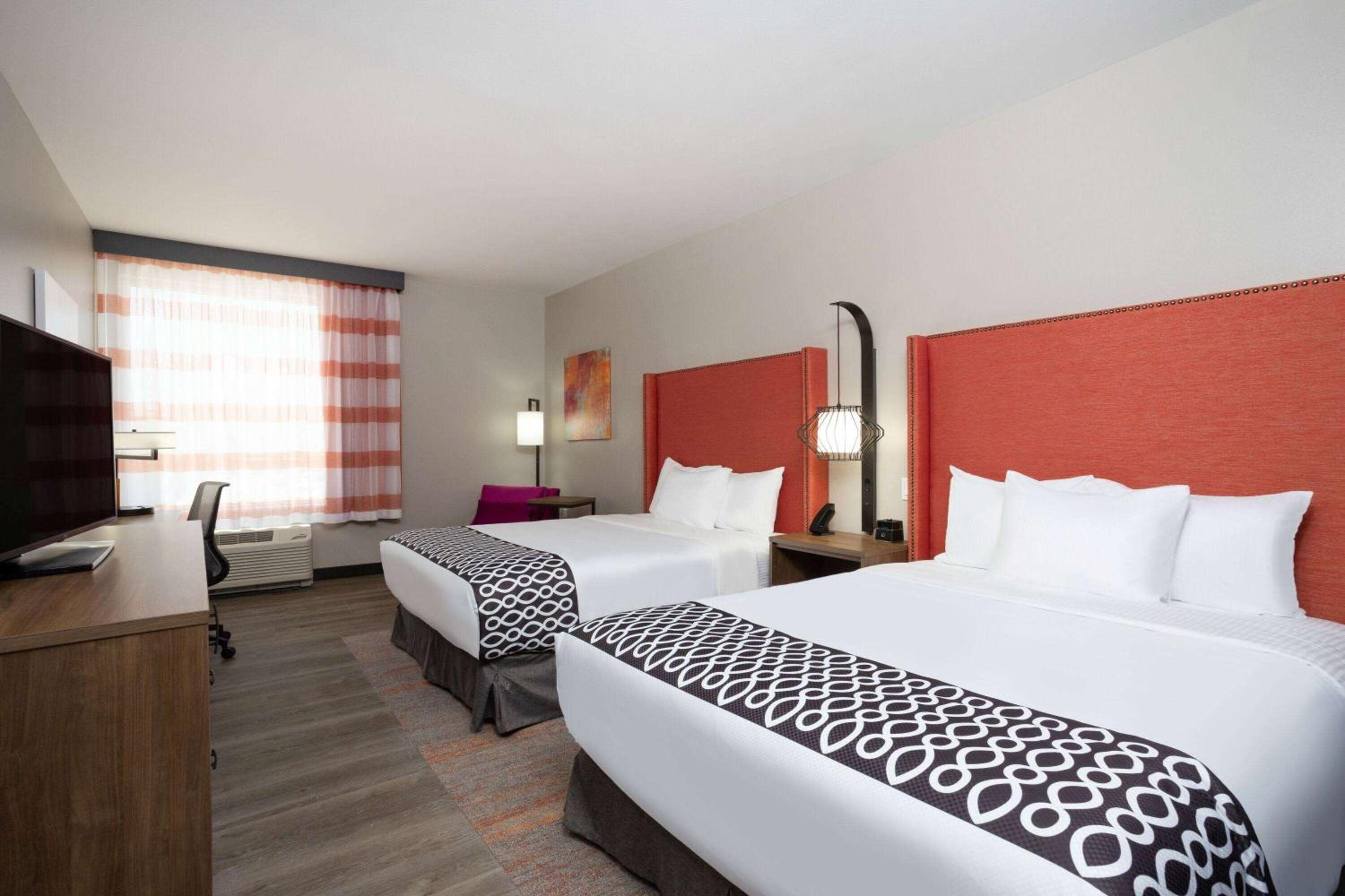 2 Queen Beds, Mobility Accessible Room, Bathtub w/ Grab Bars, Non-Smoking - Photo 5