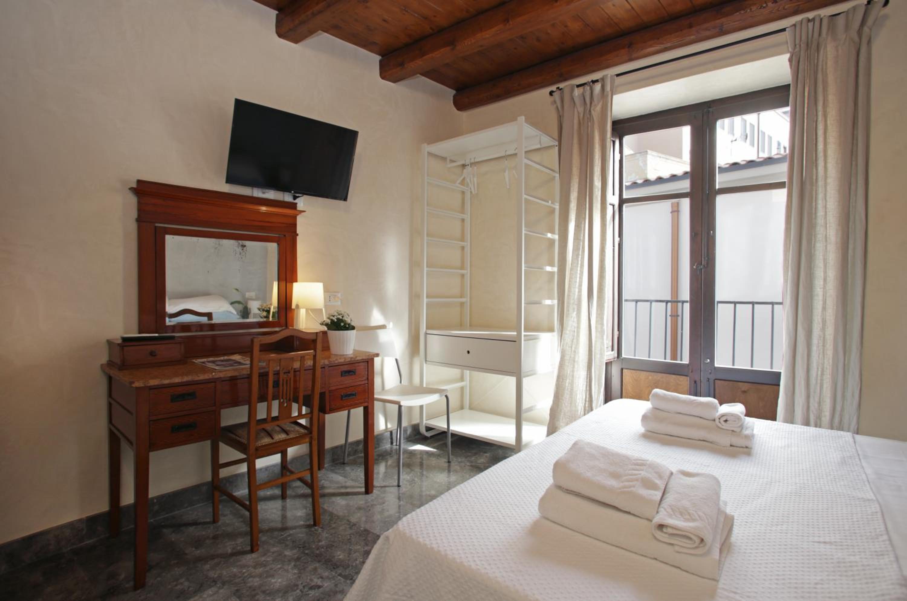 Large Double Room photo 3