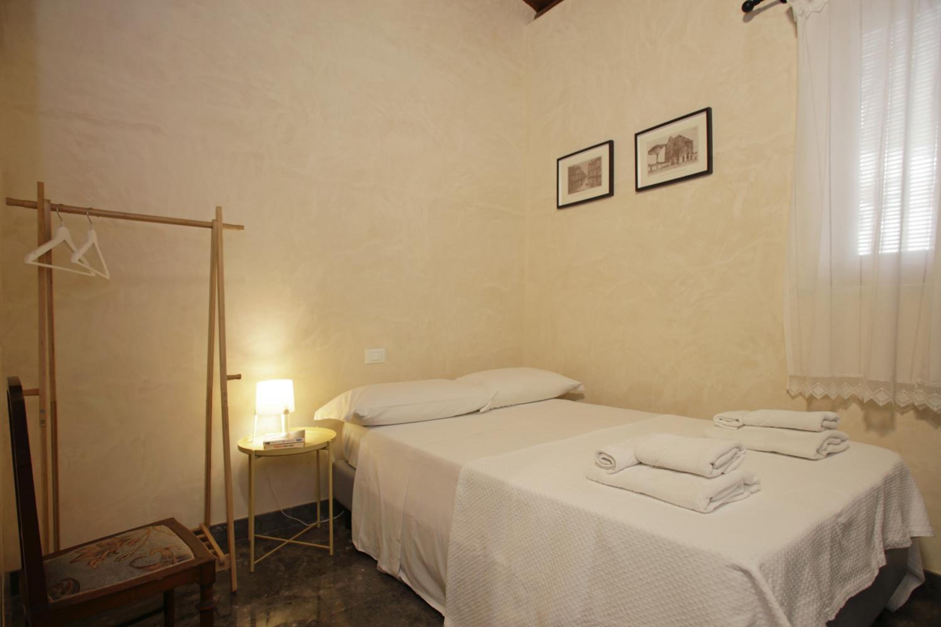 Queen Room photo 1