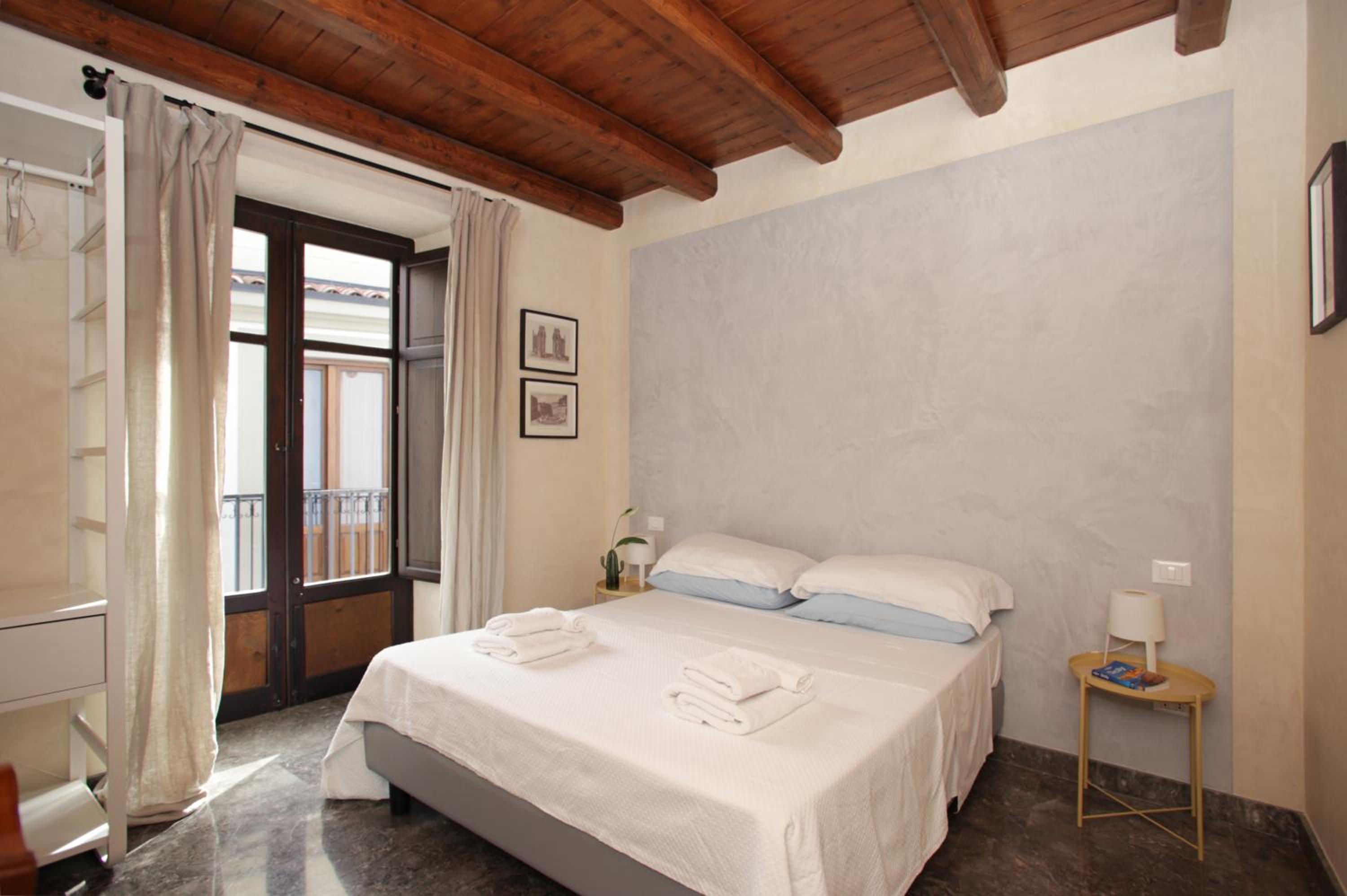 Large Double Room photo 1