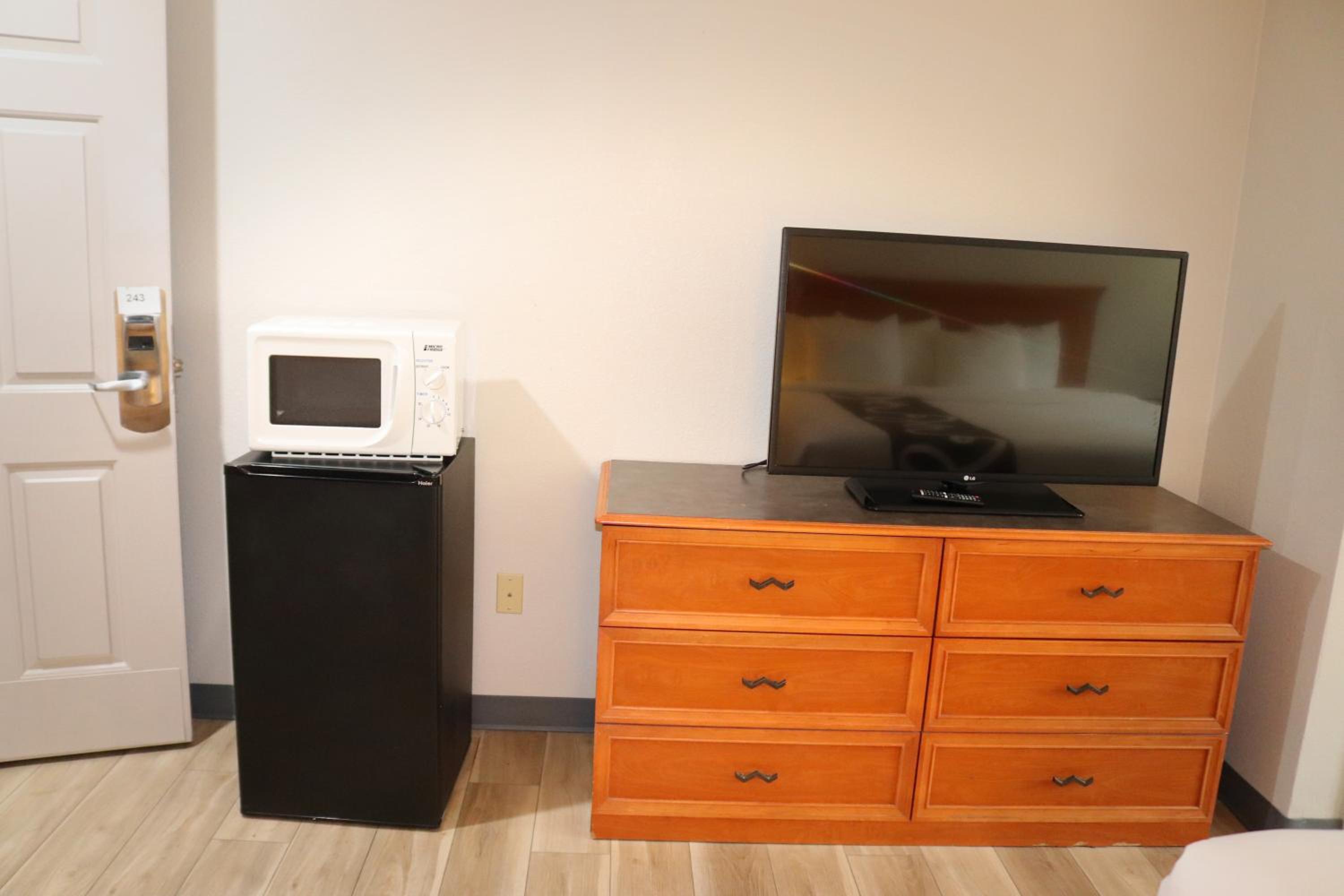 Deluxe Double with Two Double Beds  - Photo 2