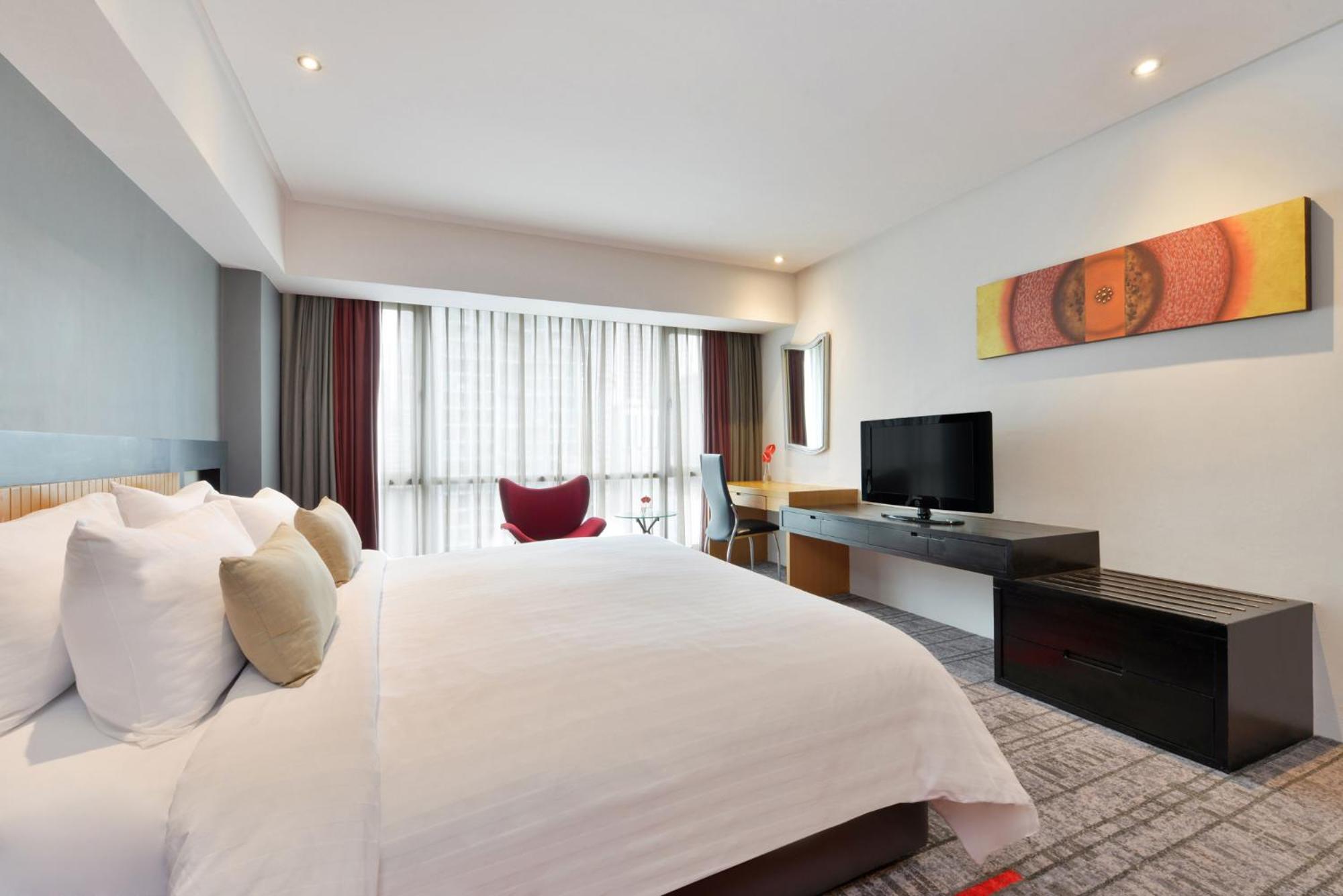 Deluxe King Room with One King Bed (Non Smoking) photo 3