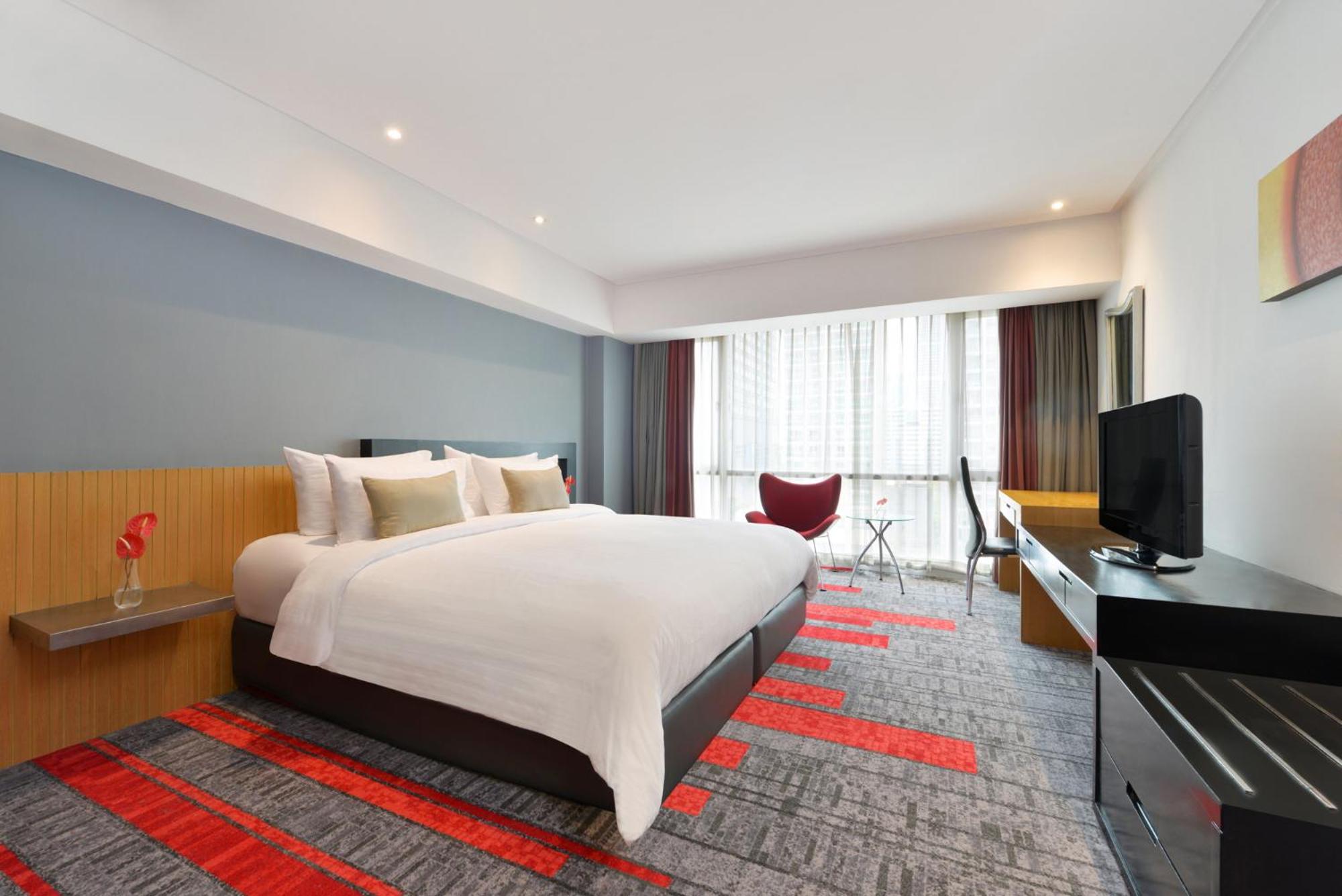 Deluxe King Room with One King Bed (Non Smoking) photo 1
