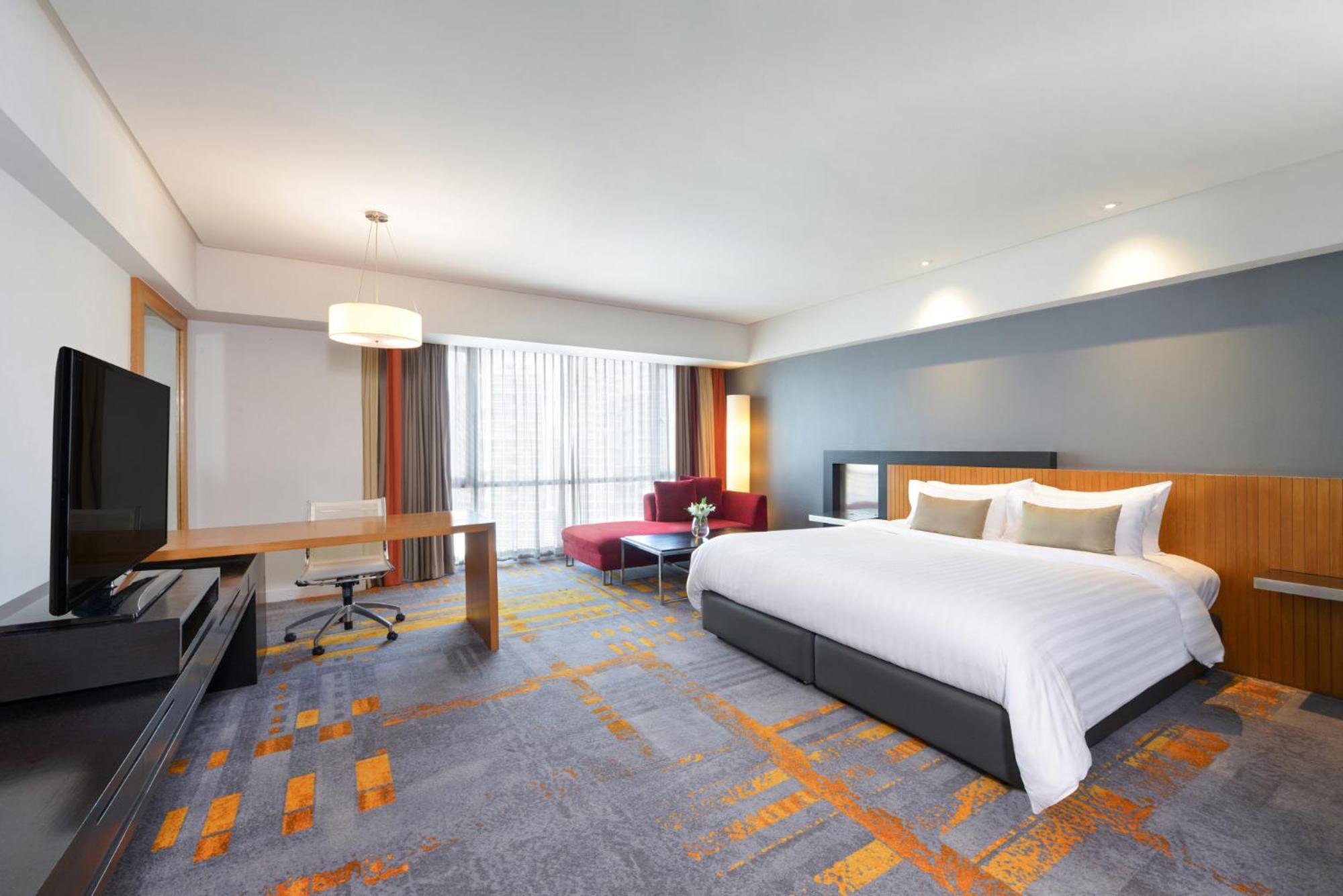 Tribeca Deluxe Deluxe King Room with One King Bed (Non Smoking) photo 1