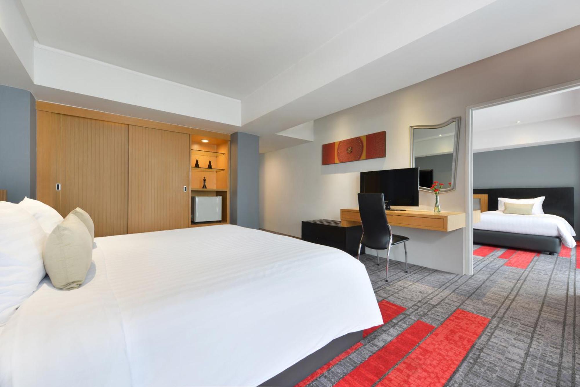 Deluxe King Room Connecting photo 2