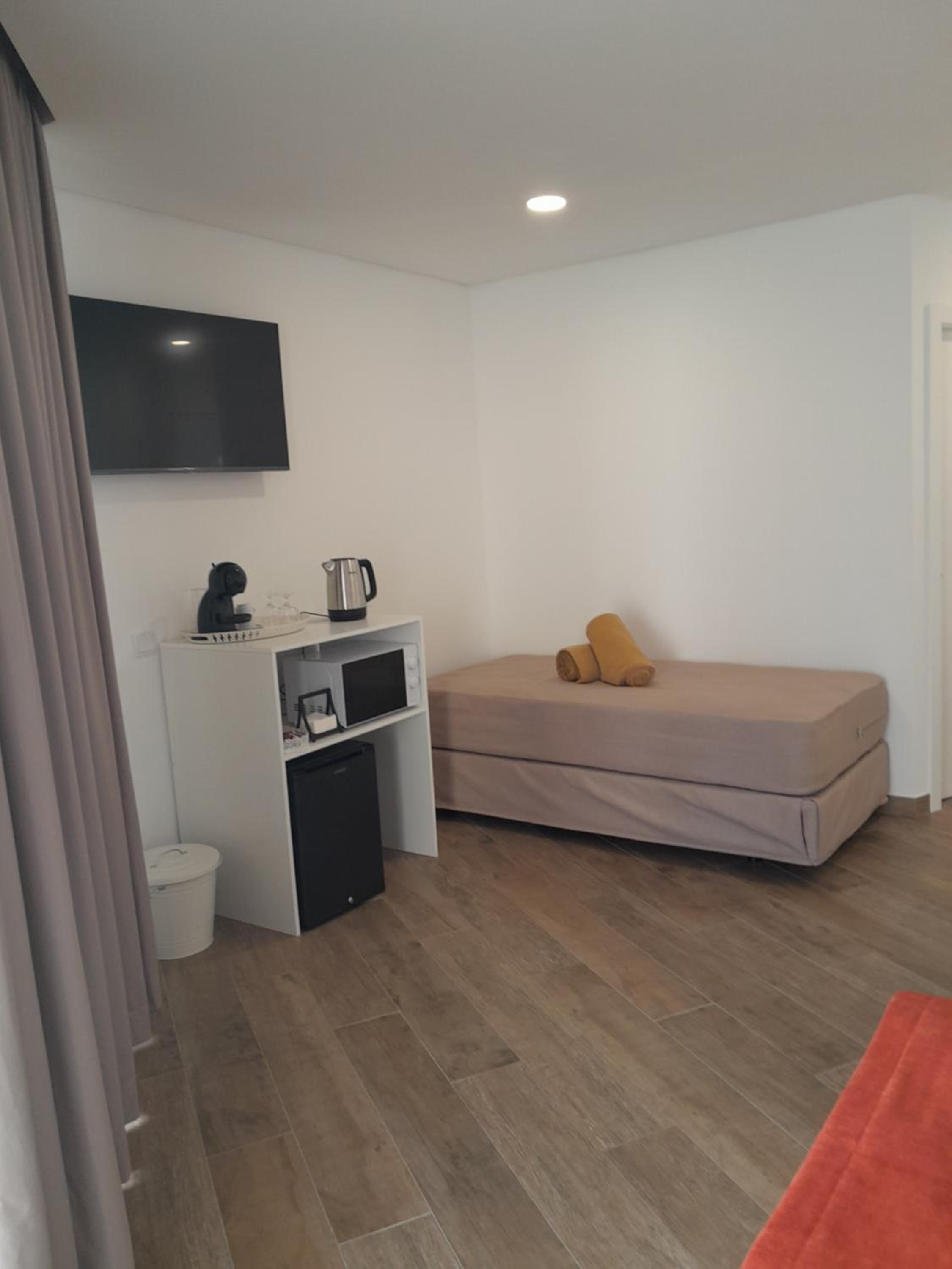 Triple Room with Private Bathroom - Photo 7