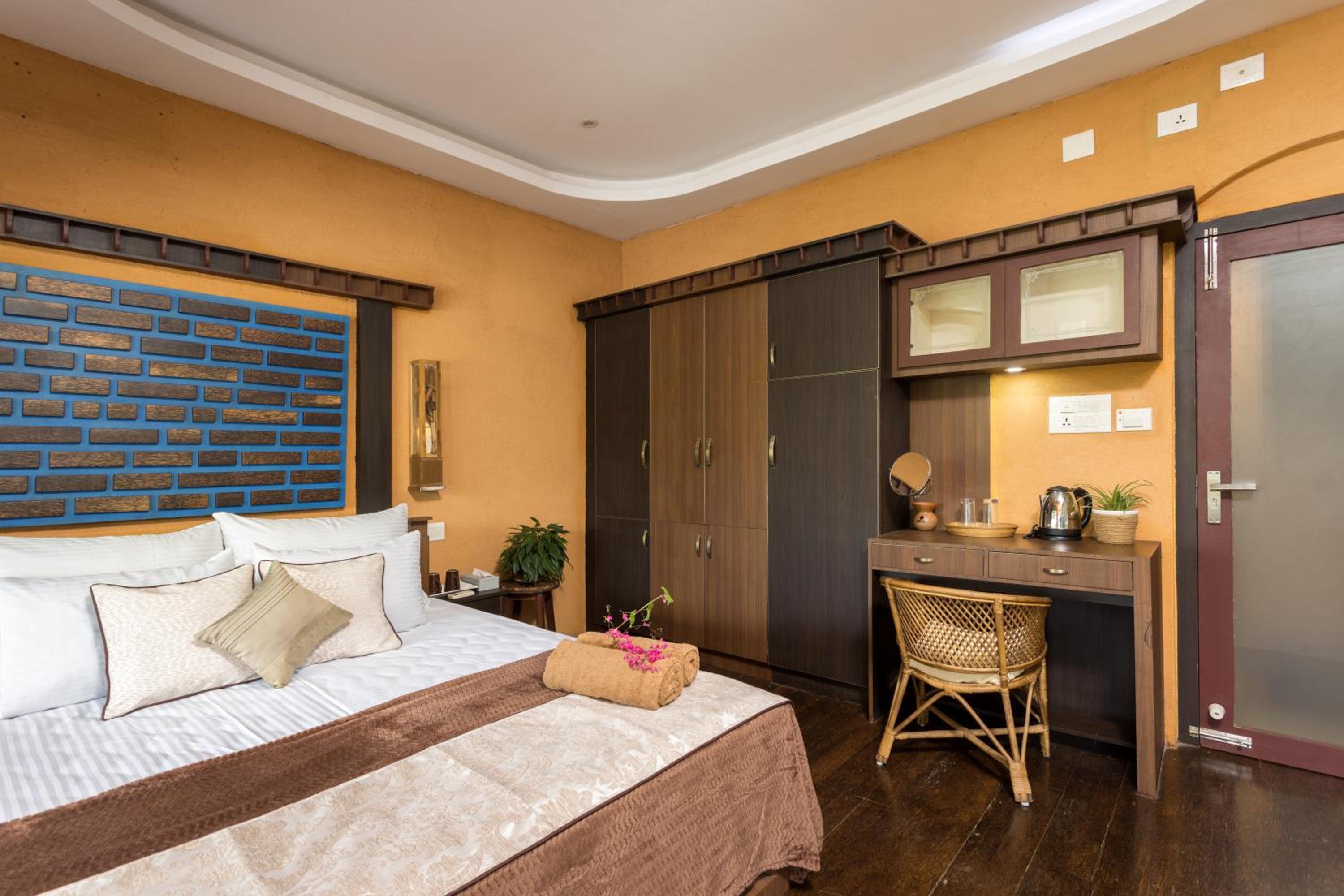 Deluxe Double Room with Complimentary Head Massage