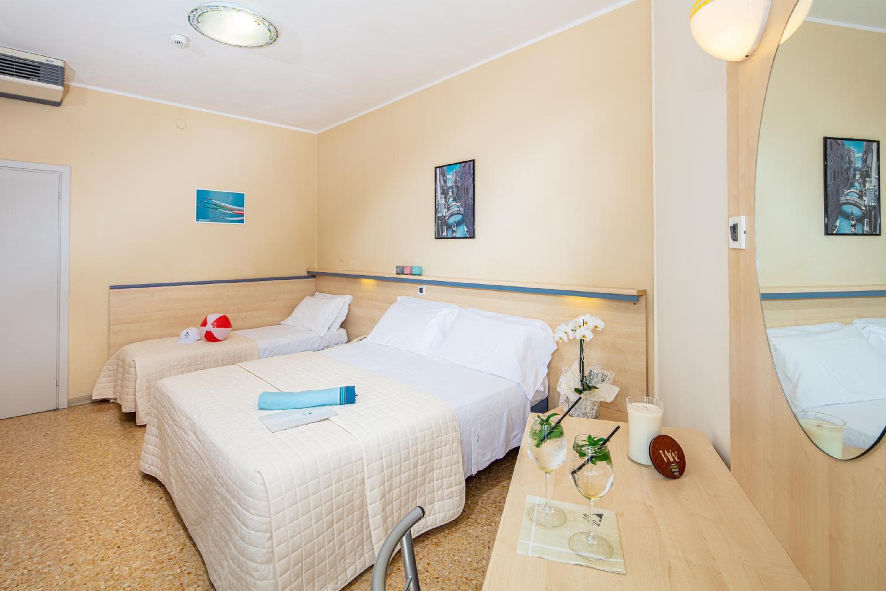 Triple Room with Sea View - Photo 4