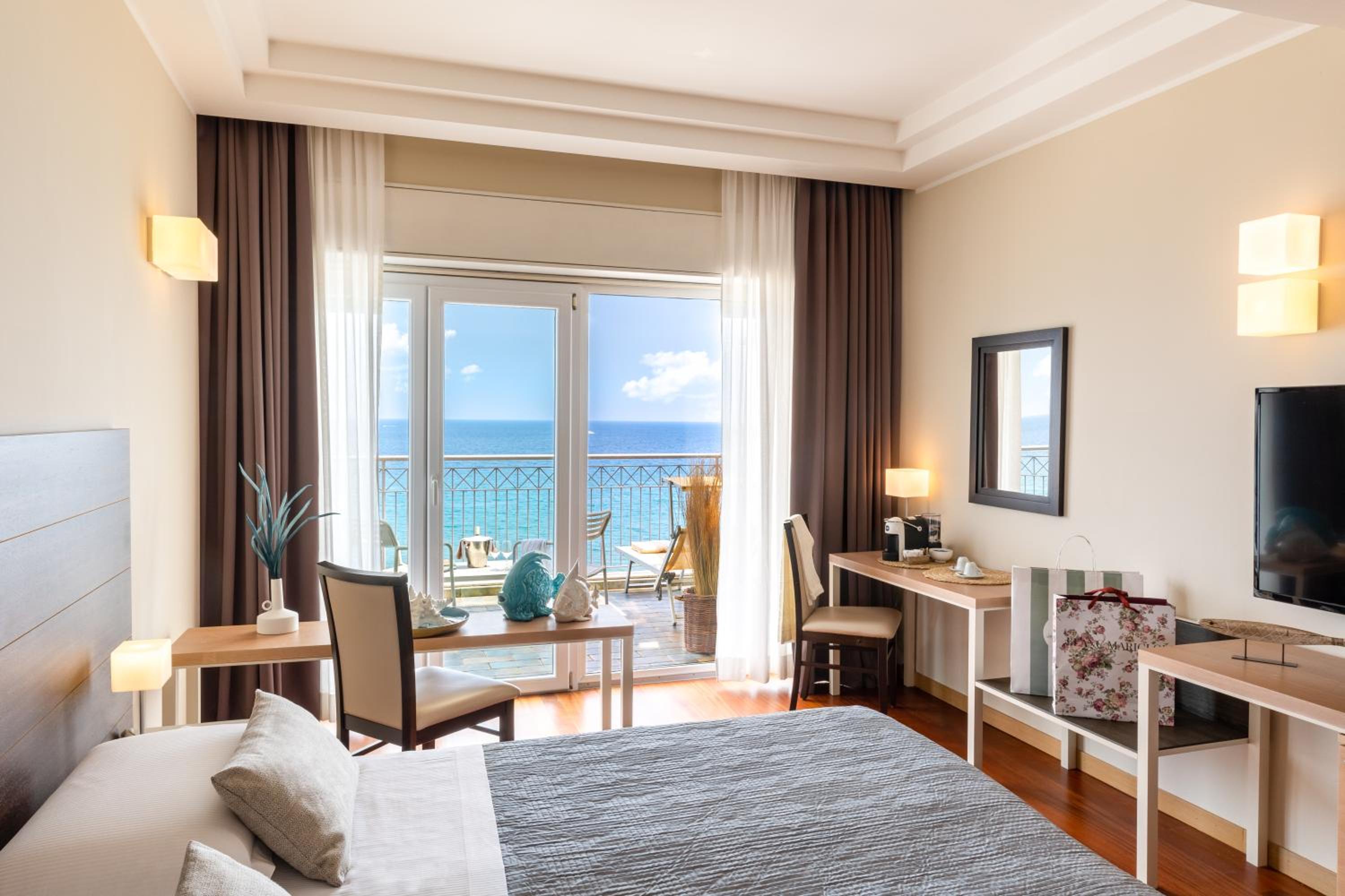 Junior Suite (2 Adults)