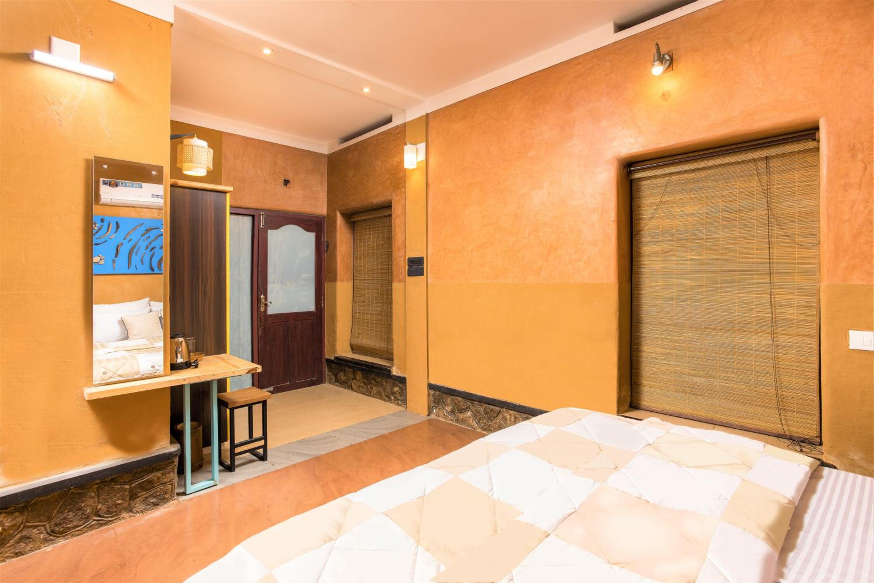 Deluxe  Queen Room with complimentary Head massage