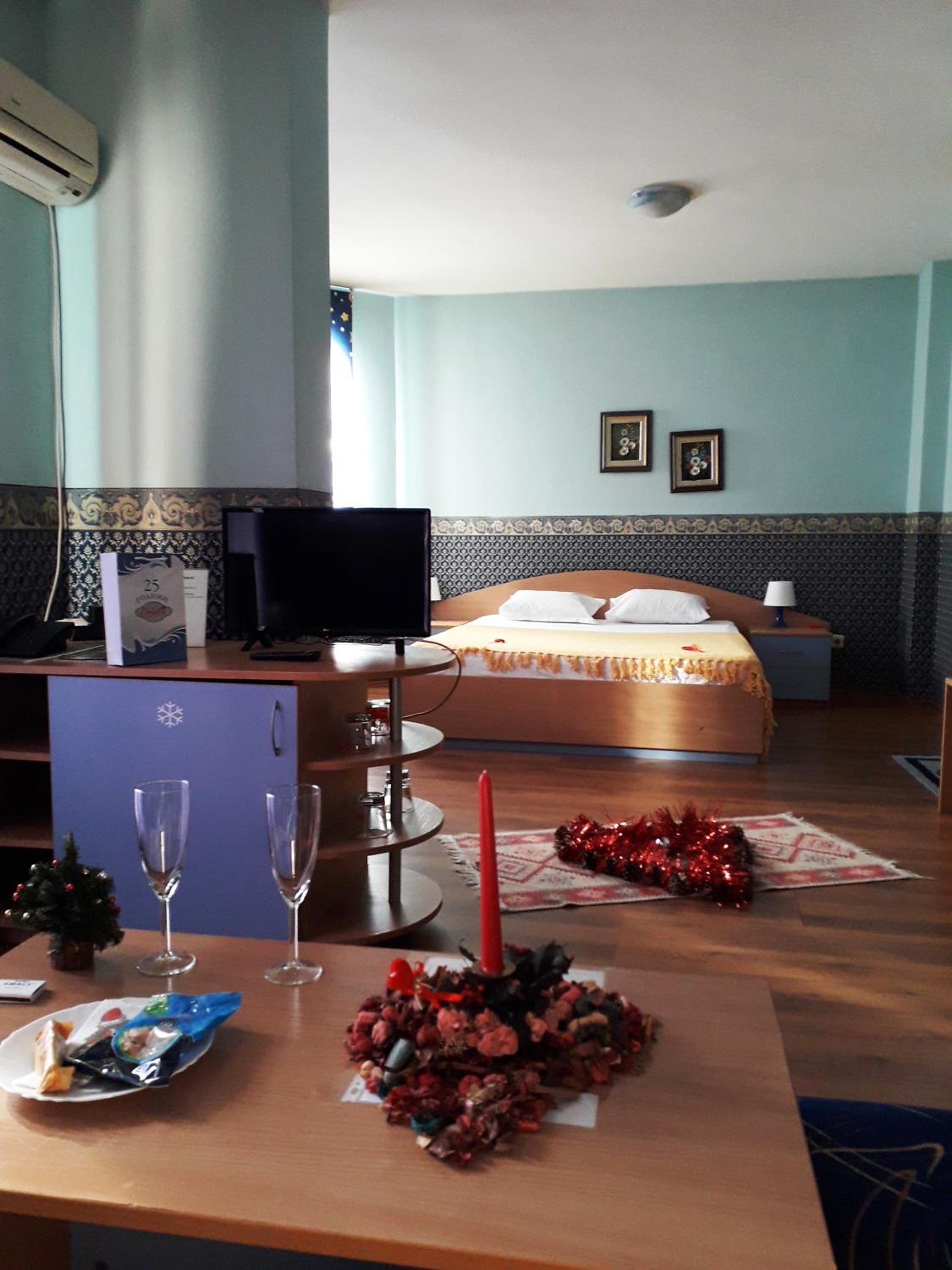 One-Bedroom Suite with Balcony photo 3