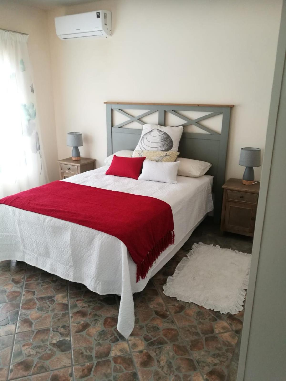 One-Bedroom Apartment - Photo 1