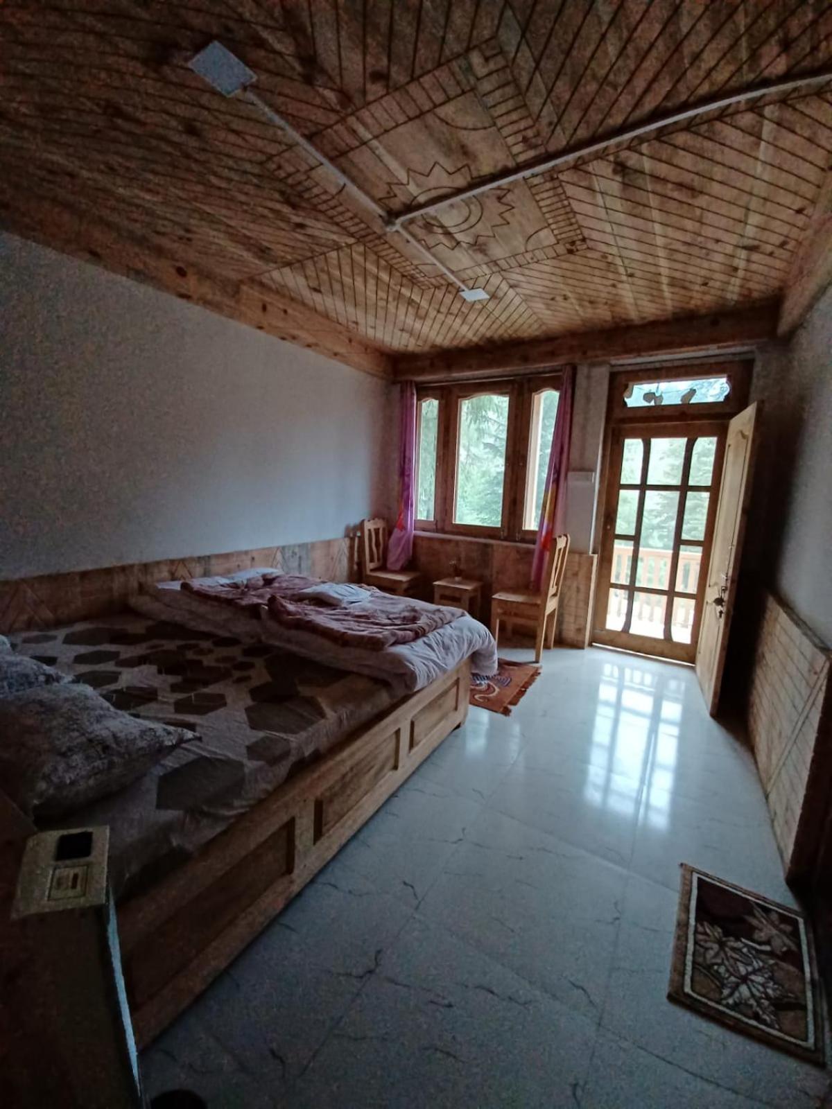 Family Room - Photo 10