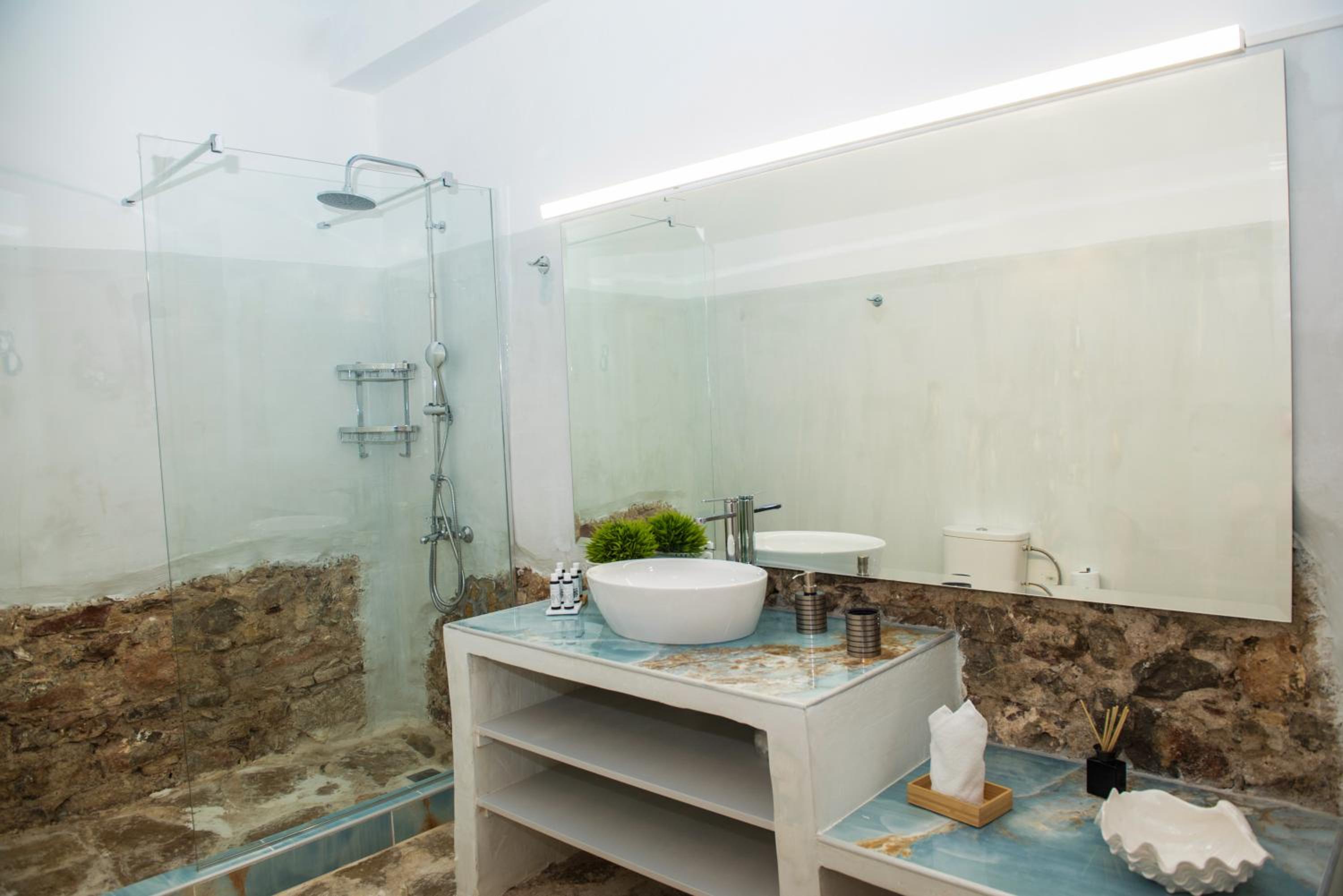 One-Bedroom Apartment - Photo 15