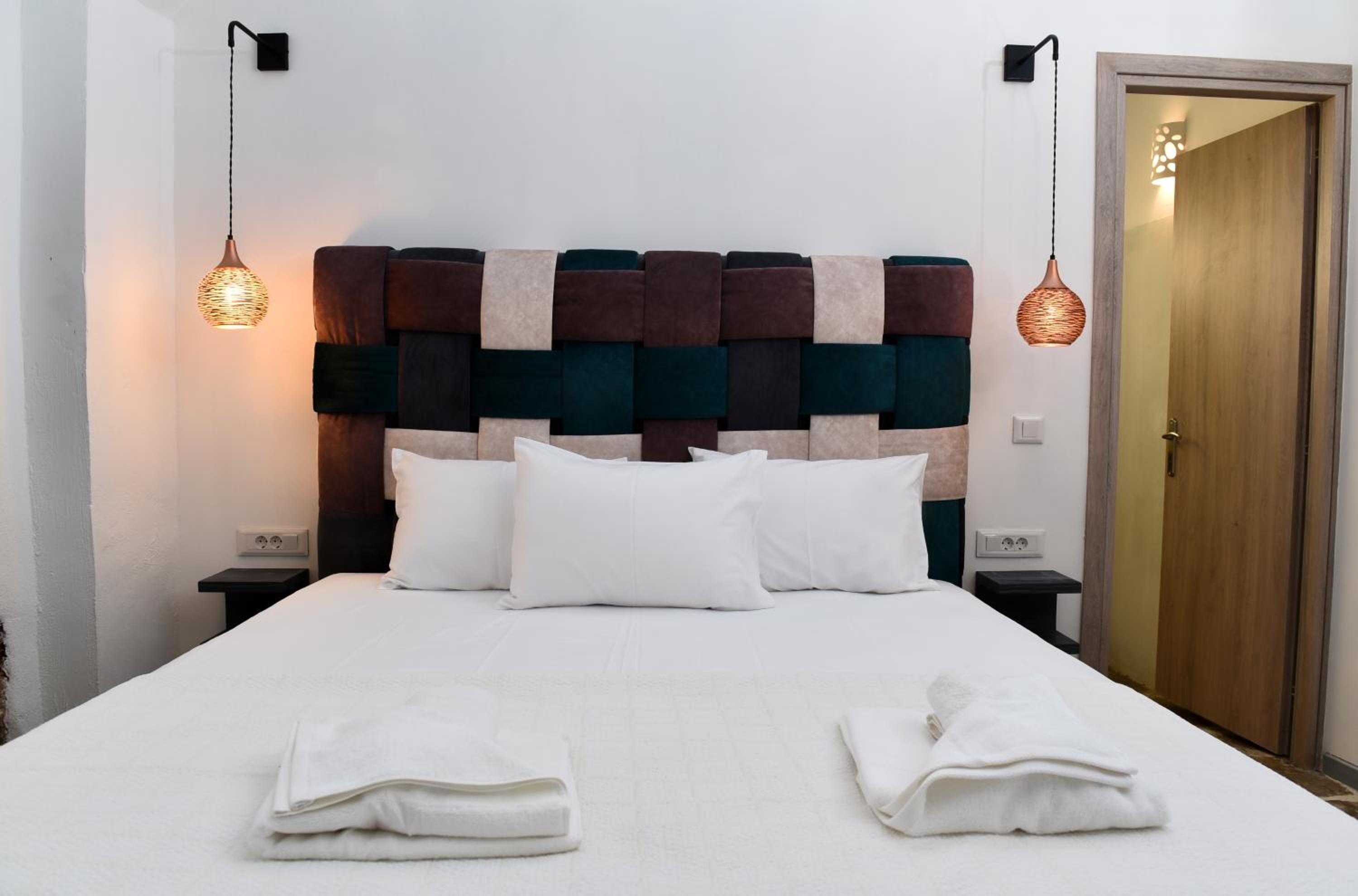 One-Bedroom Apartment - Photo 1