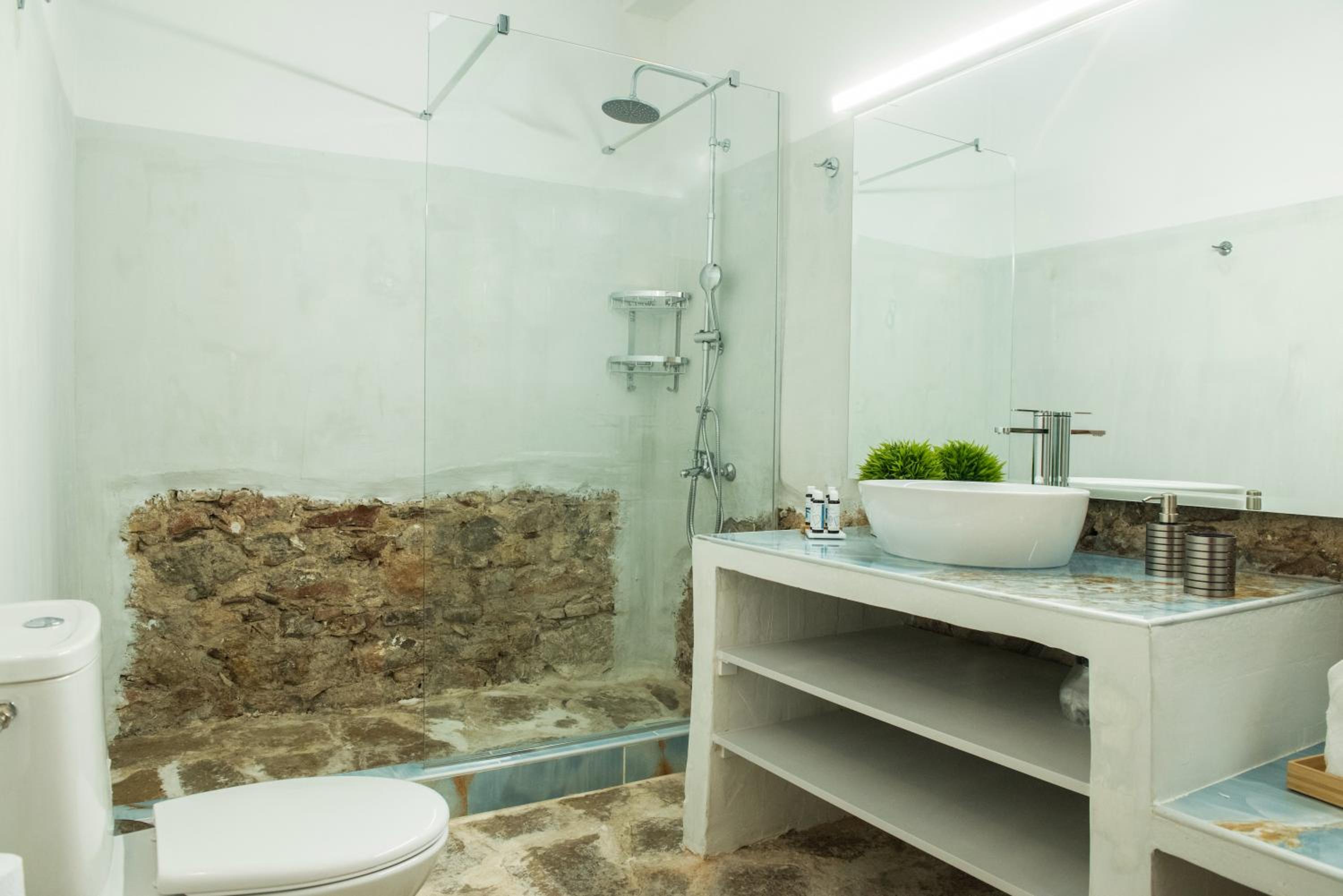 One-Bedroom Apartment - Photo 17