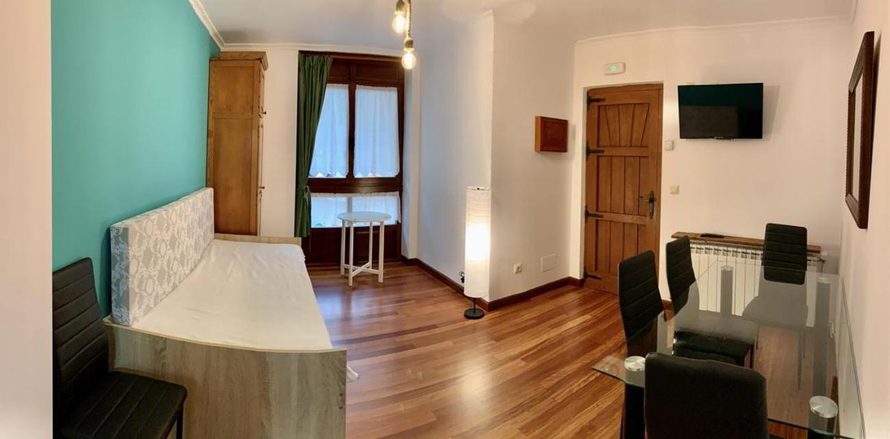One-Bedroom Apartment photo 3
