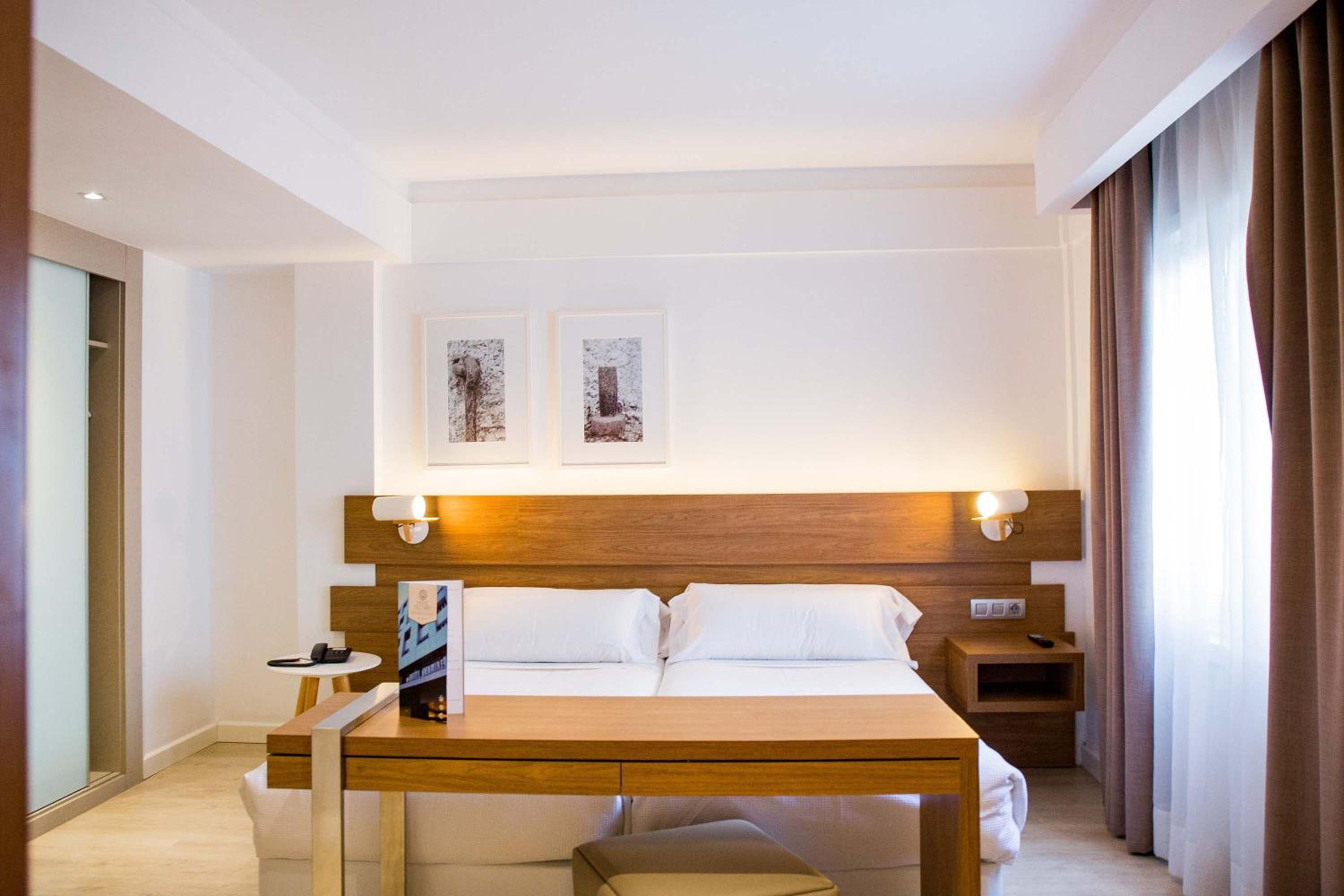 Double or Twin Room - Photo 10