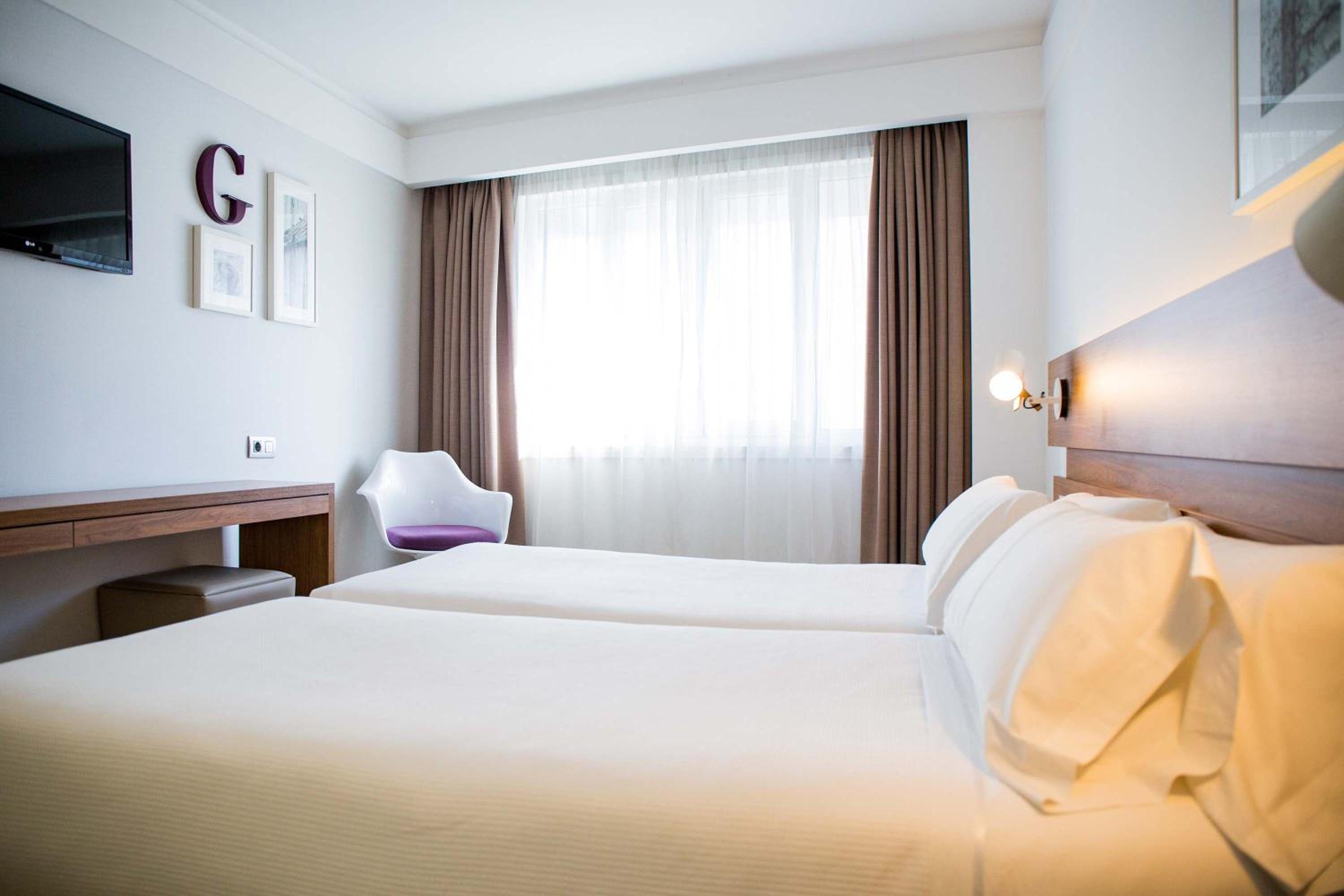 Double or Twin Room - Photo 2