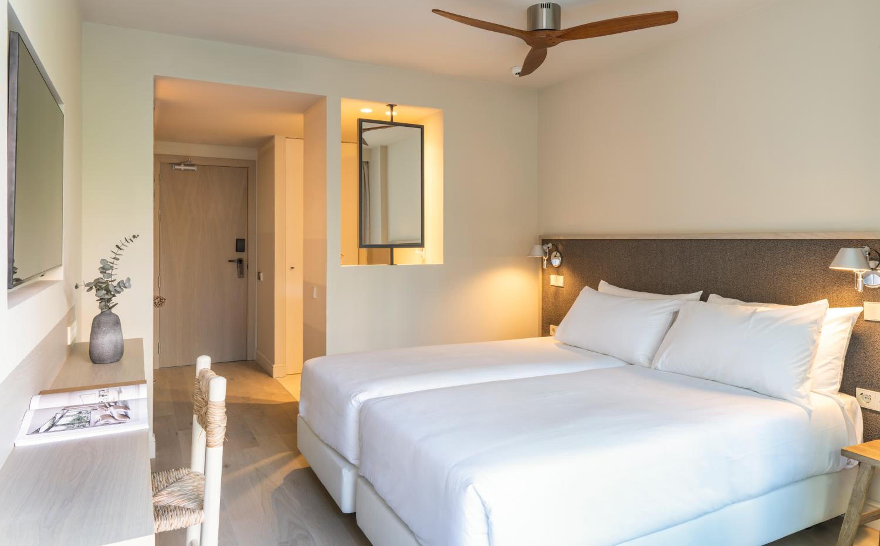 Standard Double Room with Terrace - Photo 8