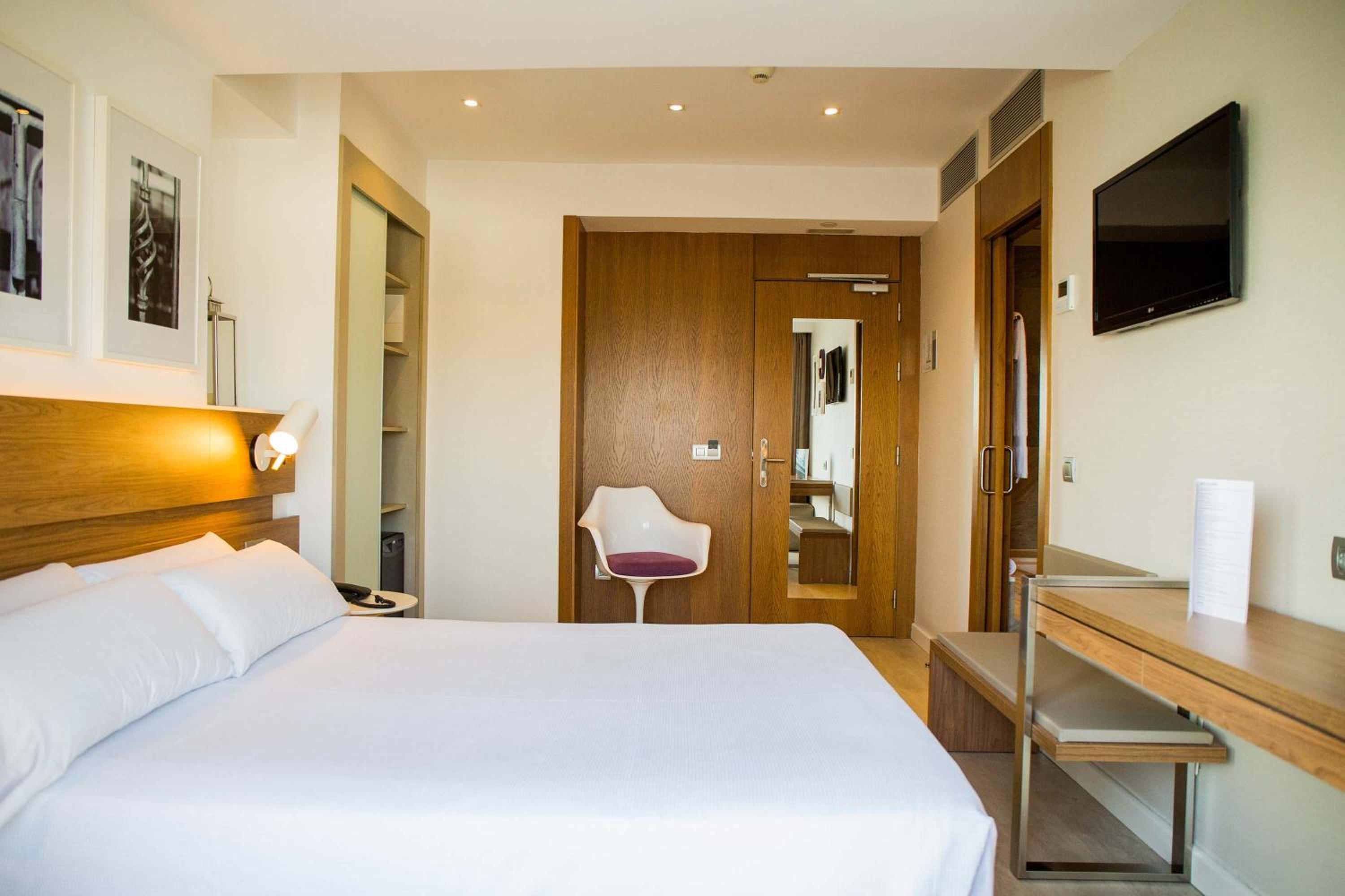 Double or Twin Room - Photo 6