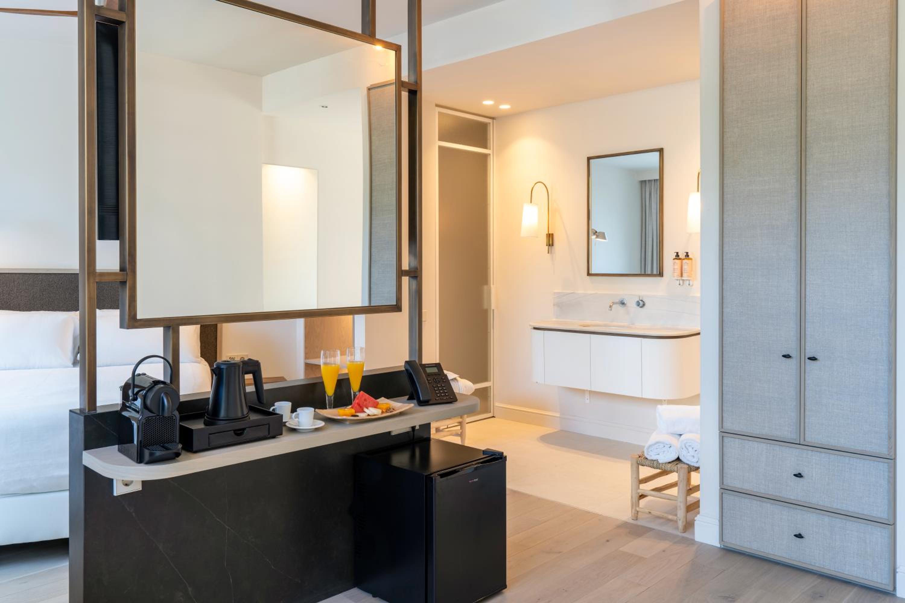 Deluxe Double Room with Terrace - Photo 3