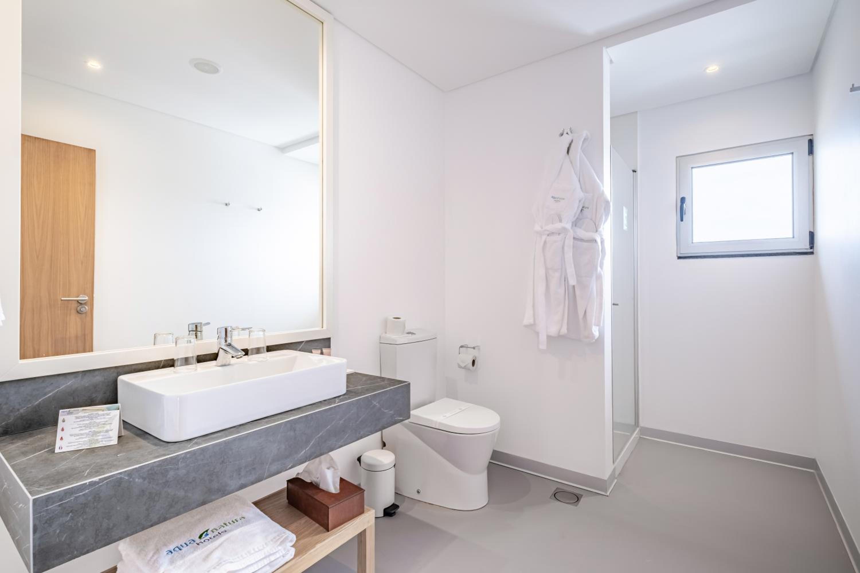 Standard Triple Room with Sea View photo 3