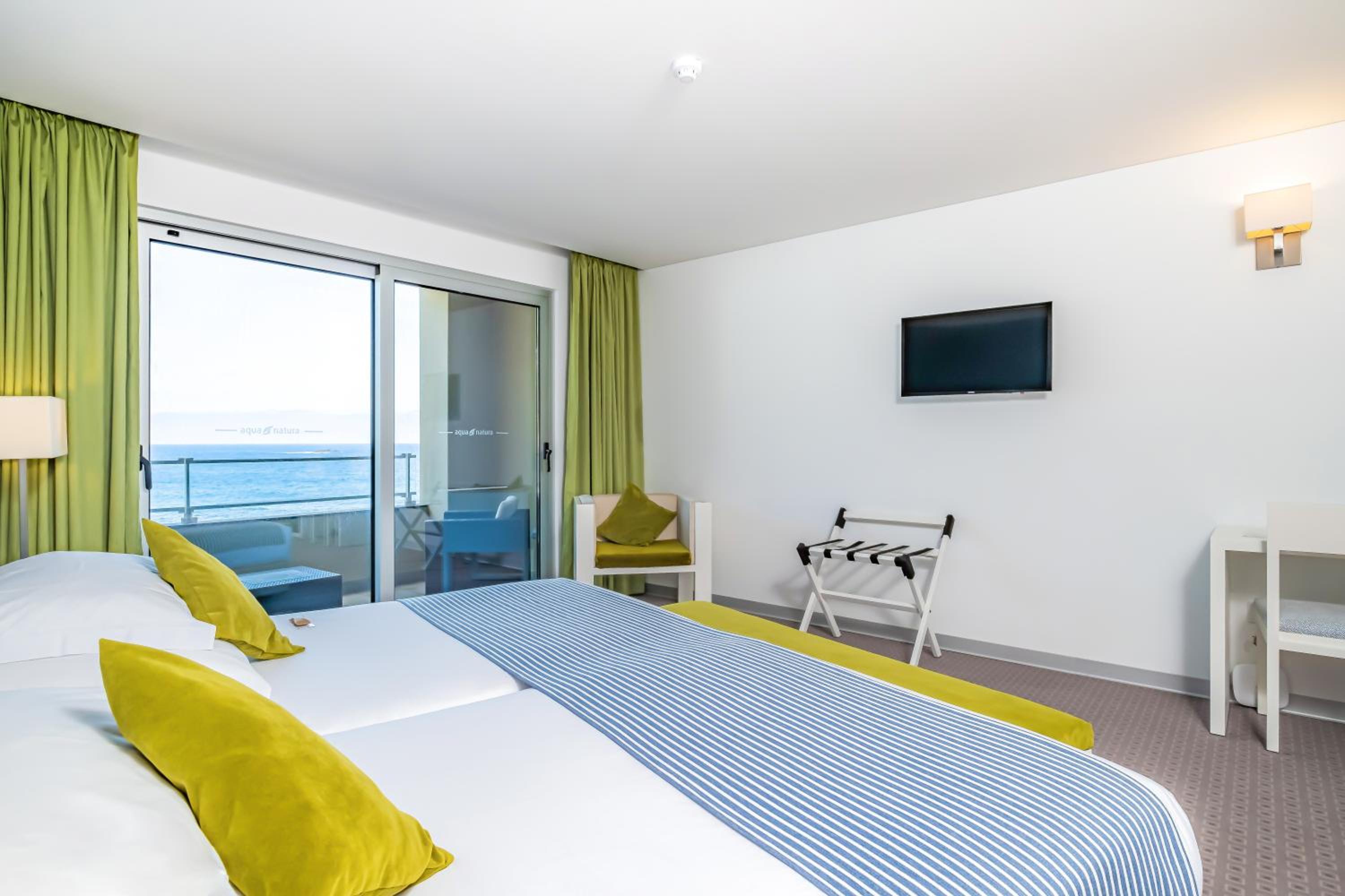 Twin Room with Sea View photo 3