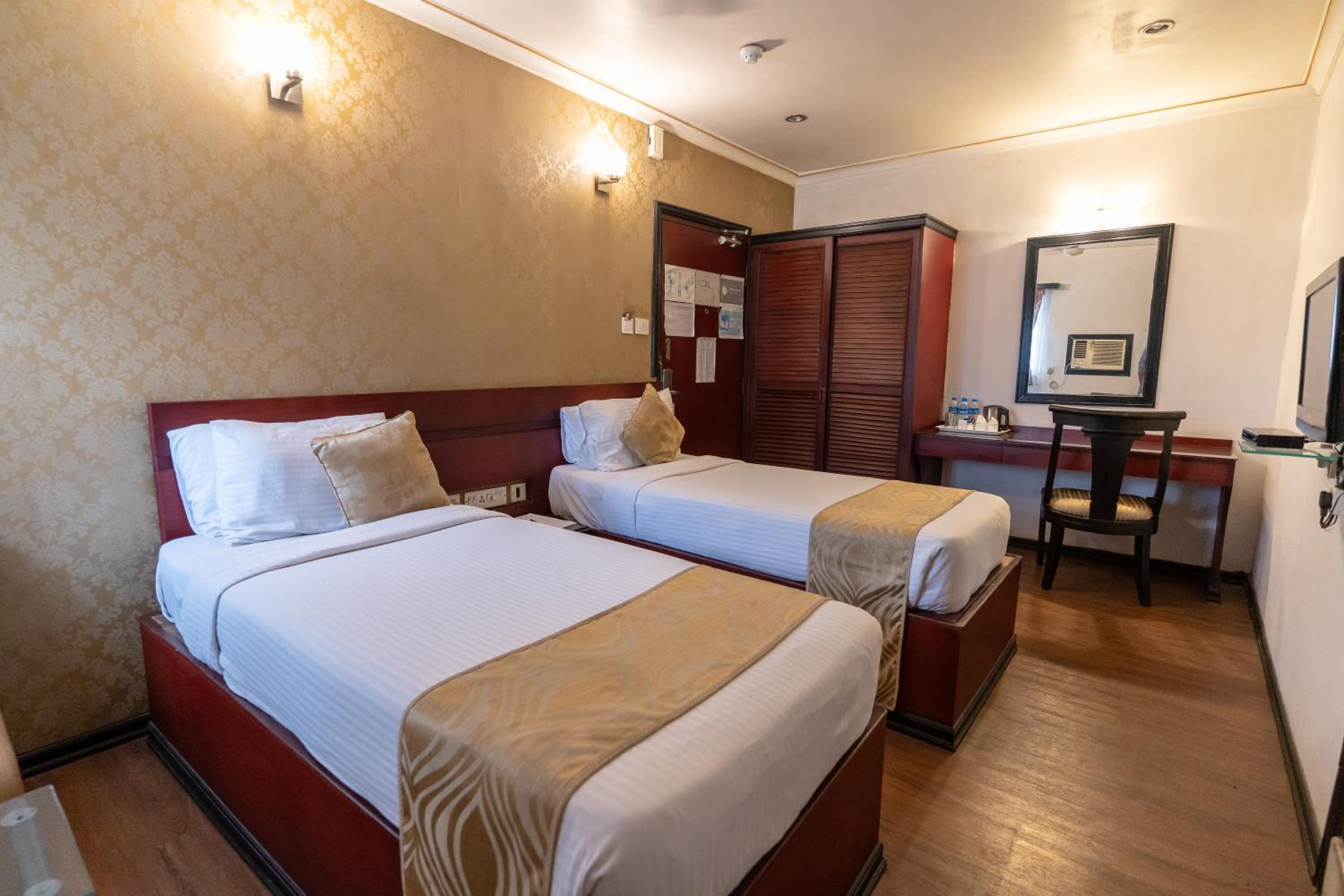Deluxe Room - Photo 17