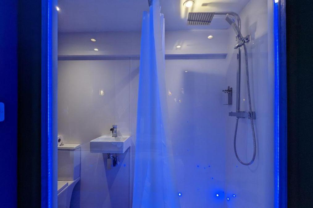 Standard Double Room with Street View - Photo 3