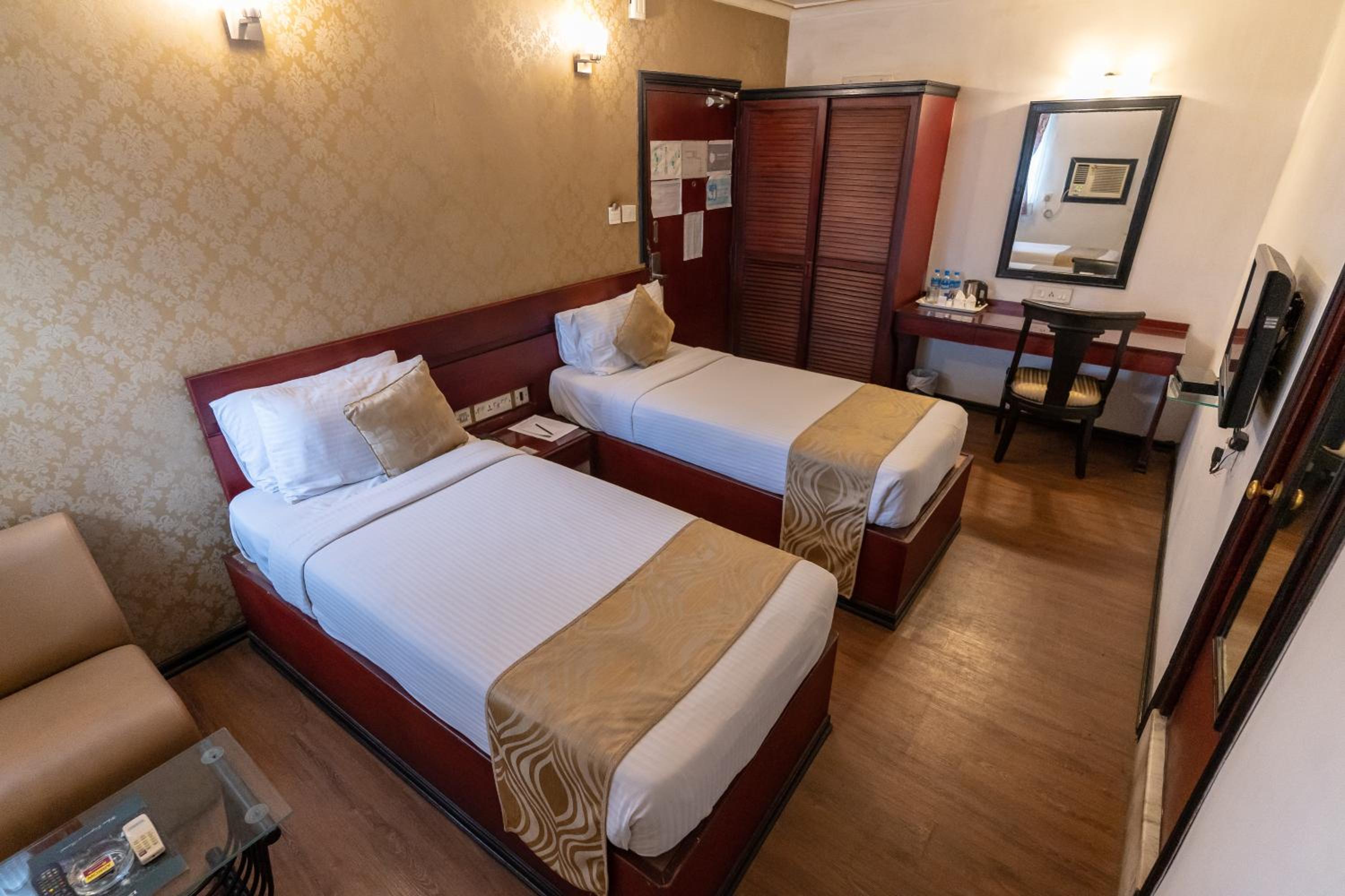 Deluxe Room - Photo 16