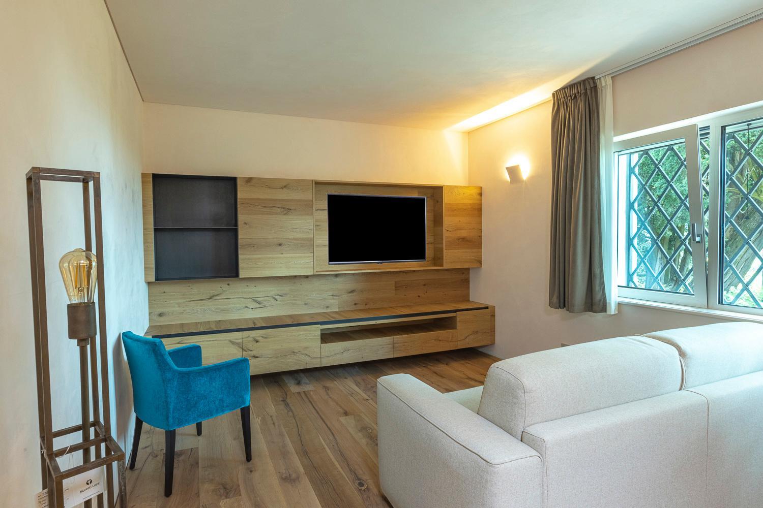Apartment with Lake View