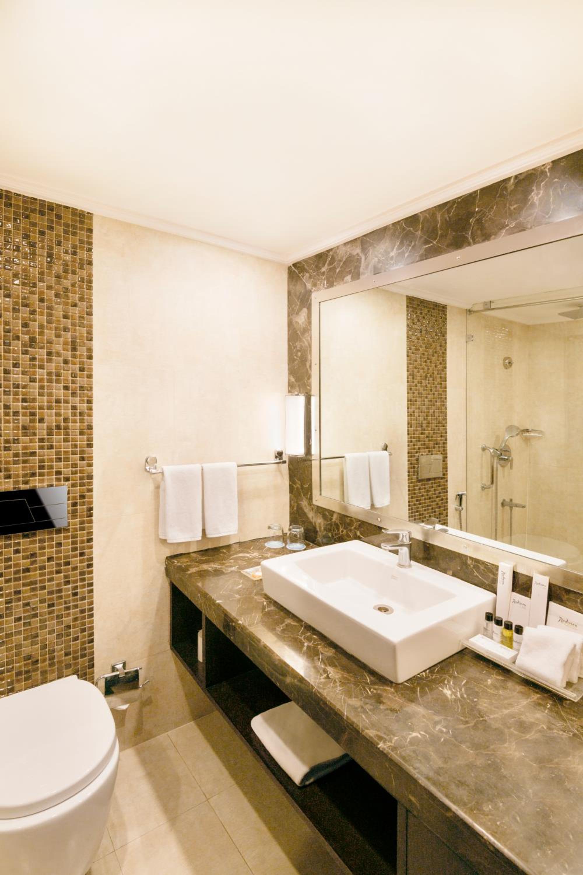 Junior Suite: (2 Way Airport Transfer, 20% off on SPA, laundry, INR 500 F&B credit, Fruit basket on the day of arrival, 4 pcs of Laundry/room/night, One bottle of whiskey/wine as per availability, 2 pints of House Beer once during stay)