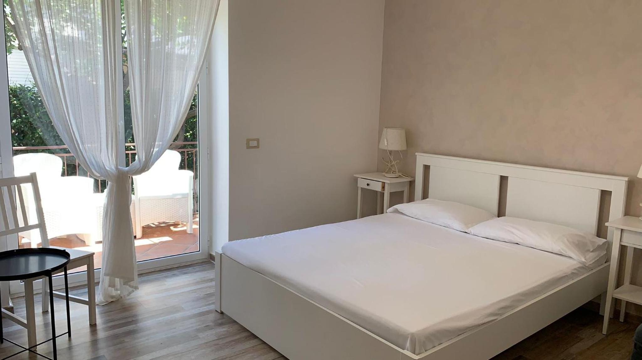 Double Room with Private Bathroom - Photo 14