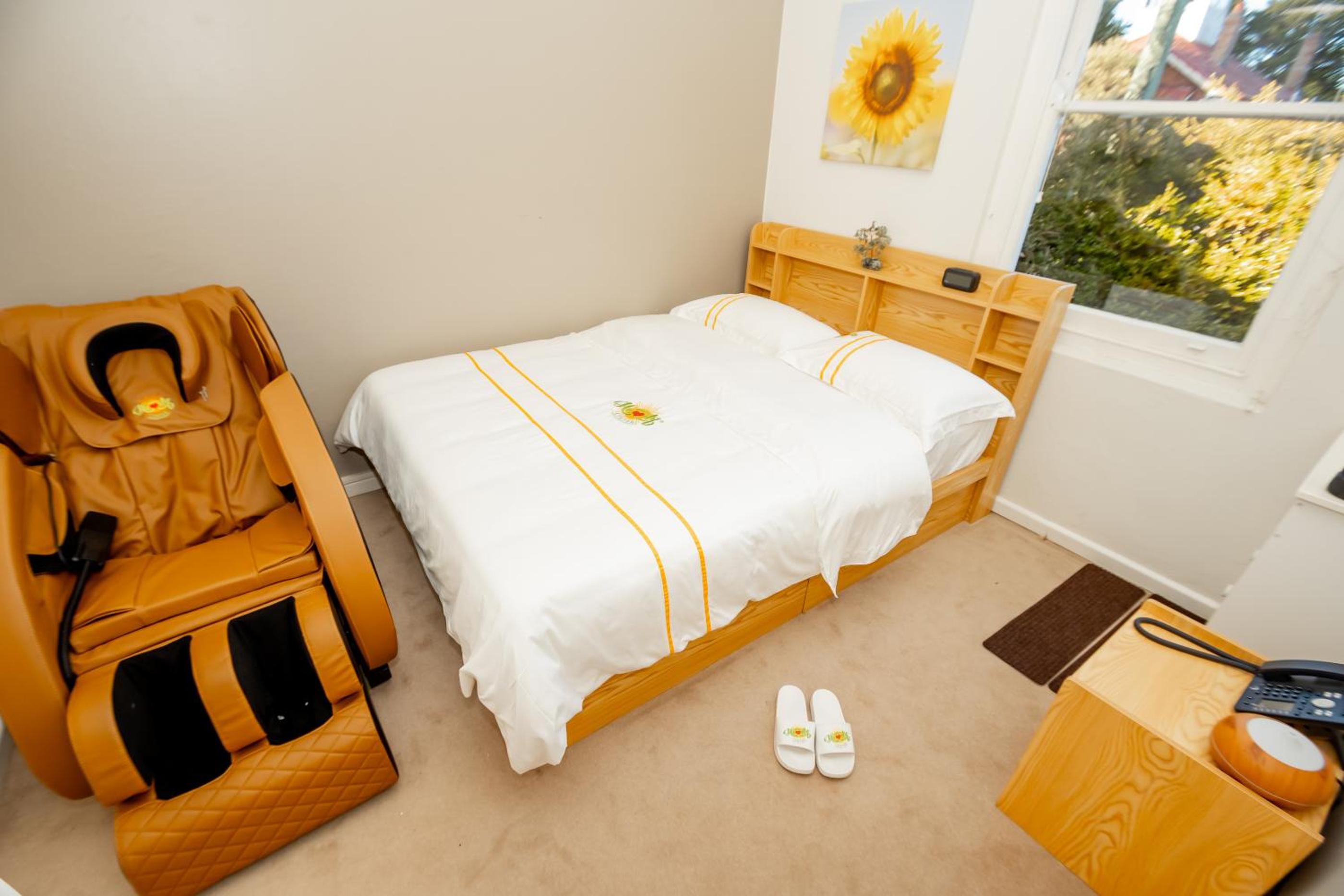Deluxe Queen Room - Photo 1