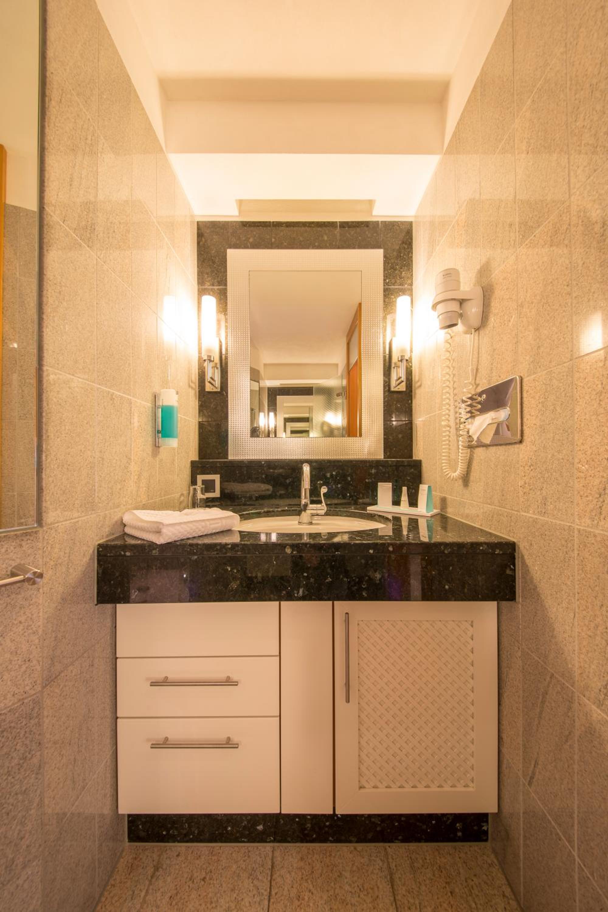 Junior Suite with Ocean View photo 2