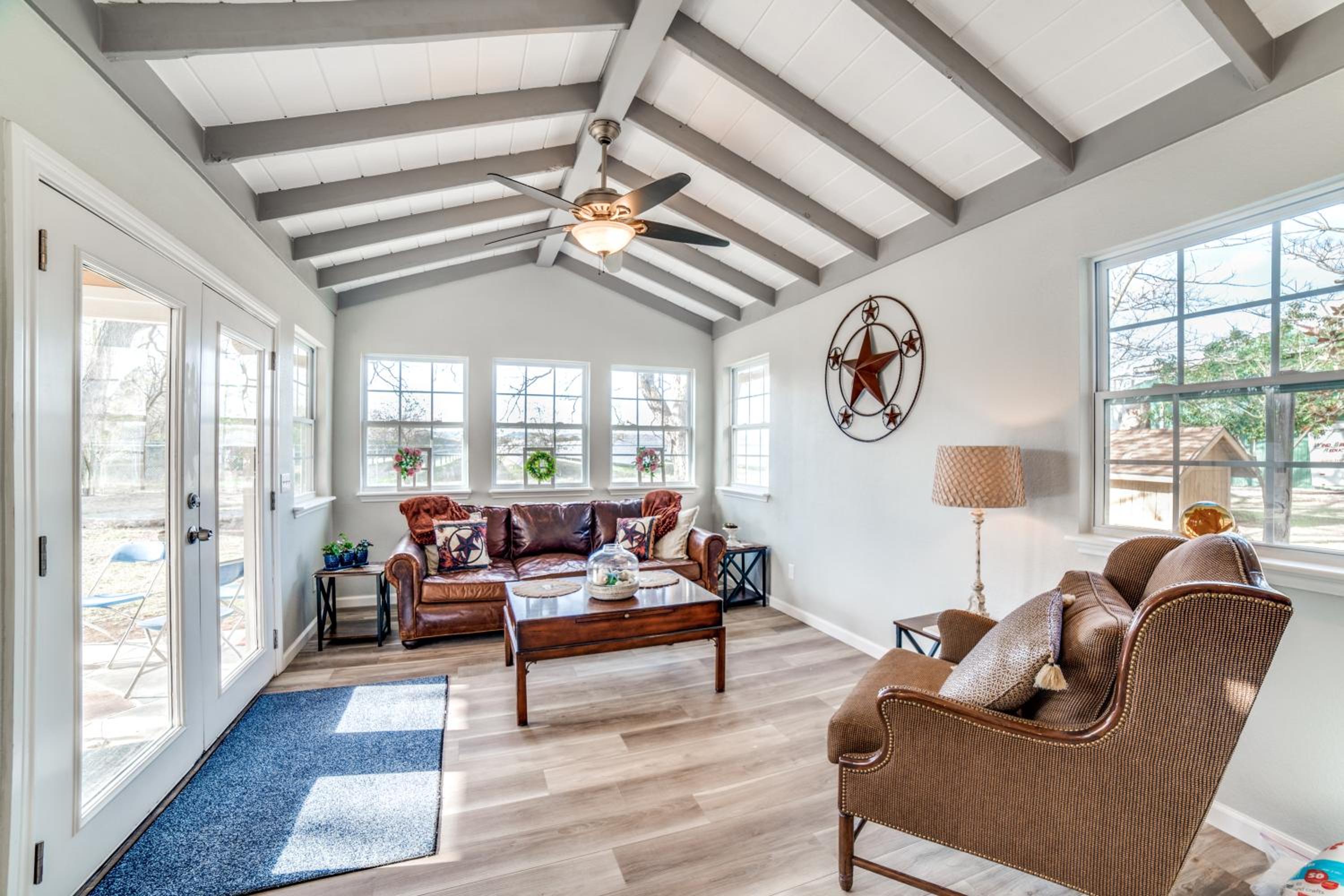 Five-Bedroom House - Photo 20