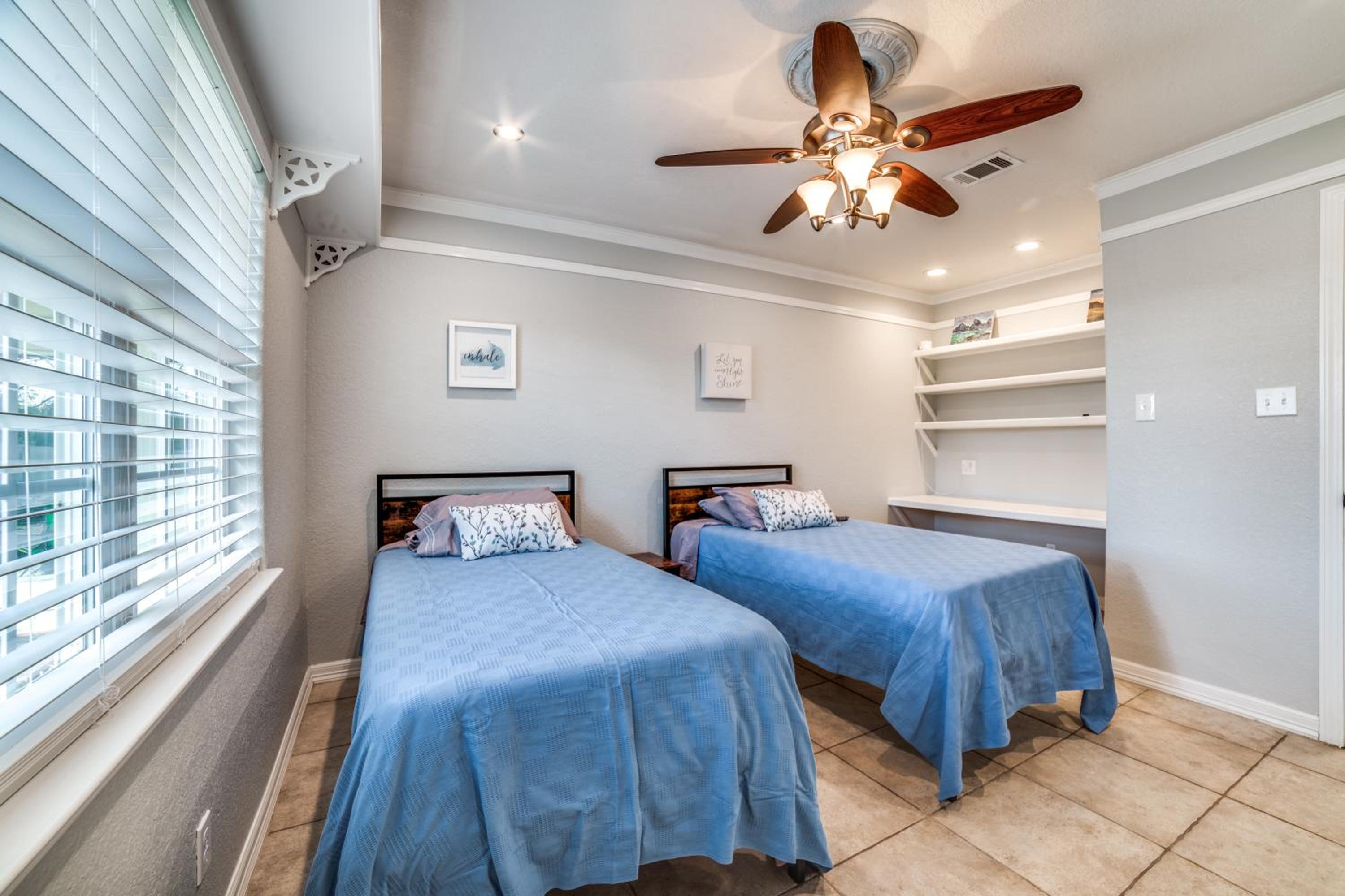 Five-Bedroom House - Photo 15