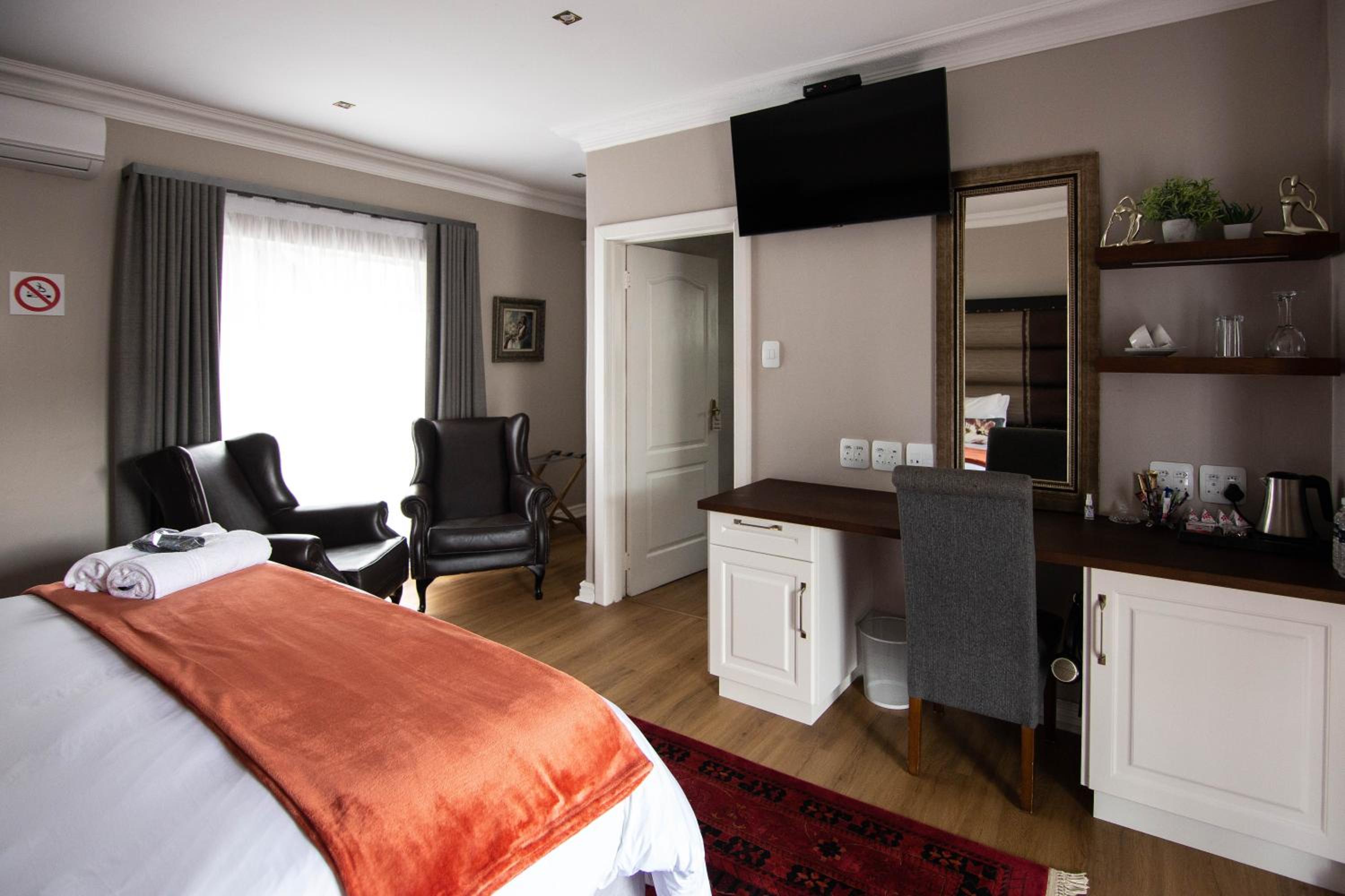 Large Double Room - Photo 5