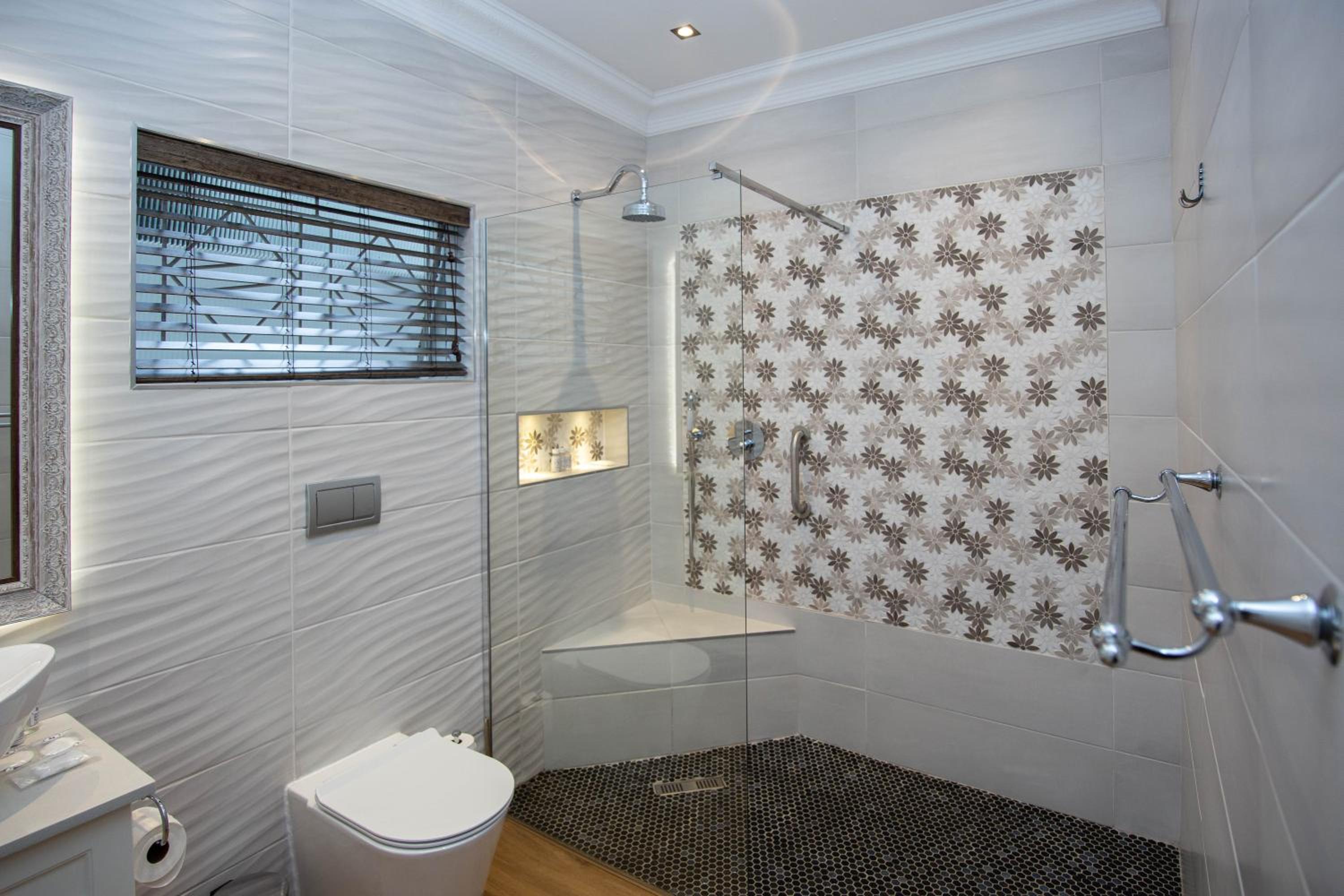 Large Double Room - Photo 6